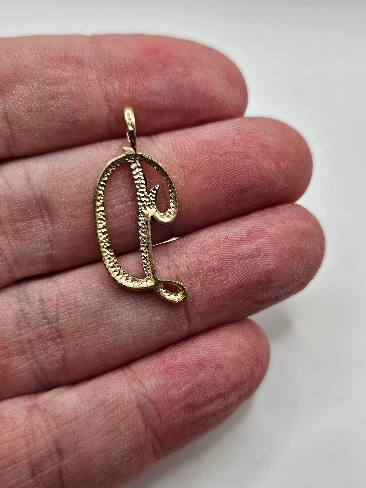 9ct gold initial pendant