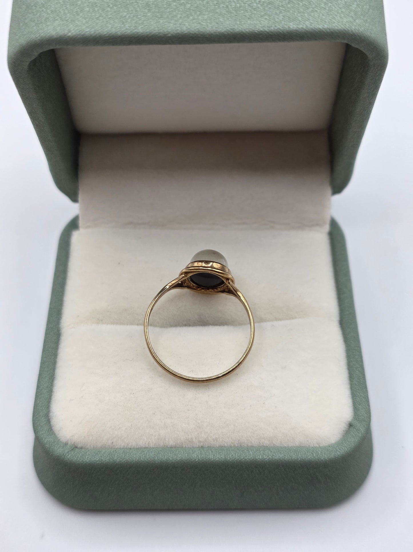 9ct gold mood stone ring