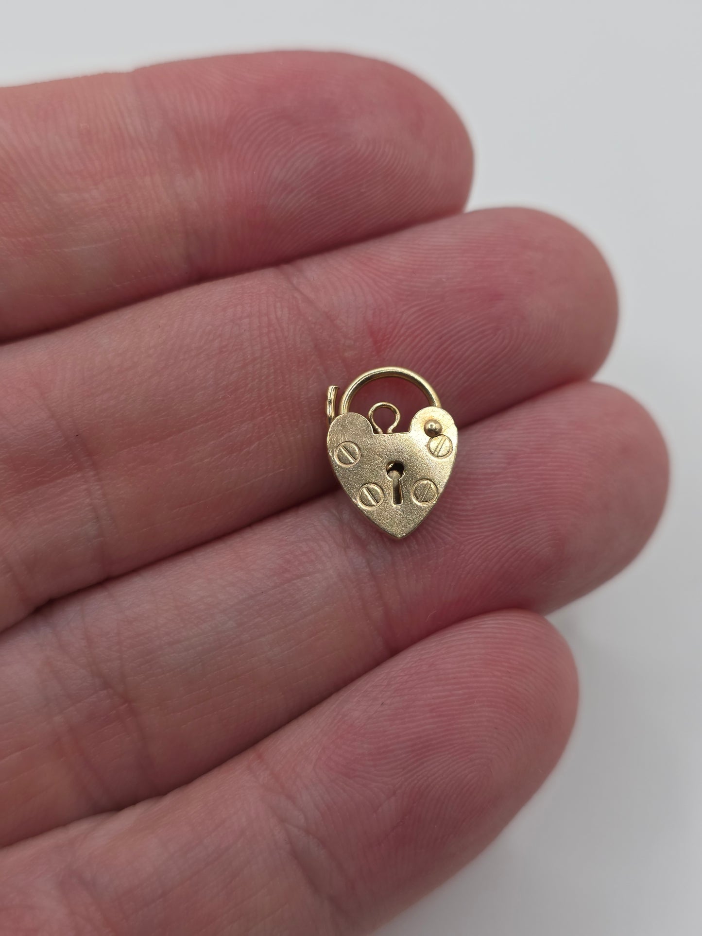 9ct gold padlock 58