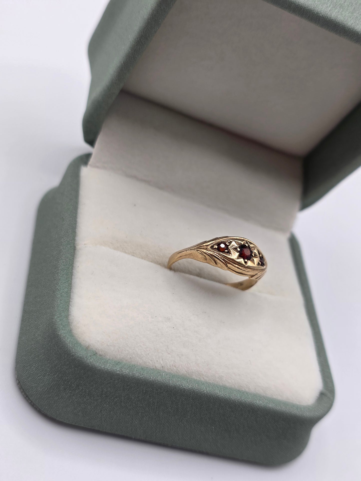 9ct gold garnet gypsy ring