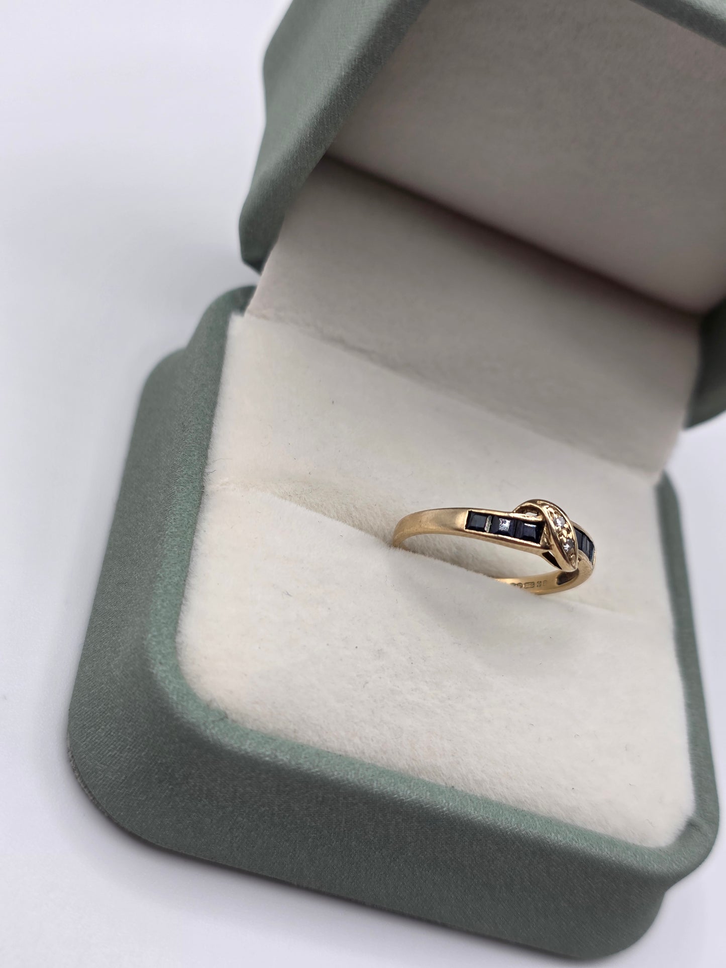 9ct gold sapphire and diamond ring