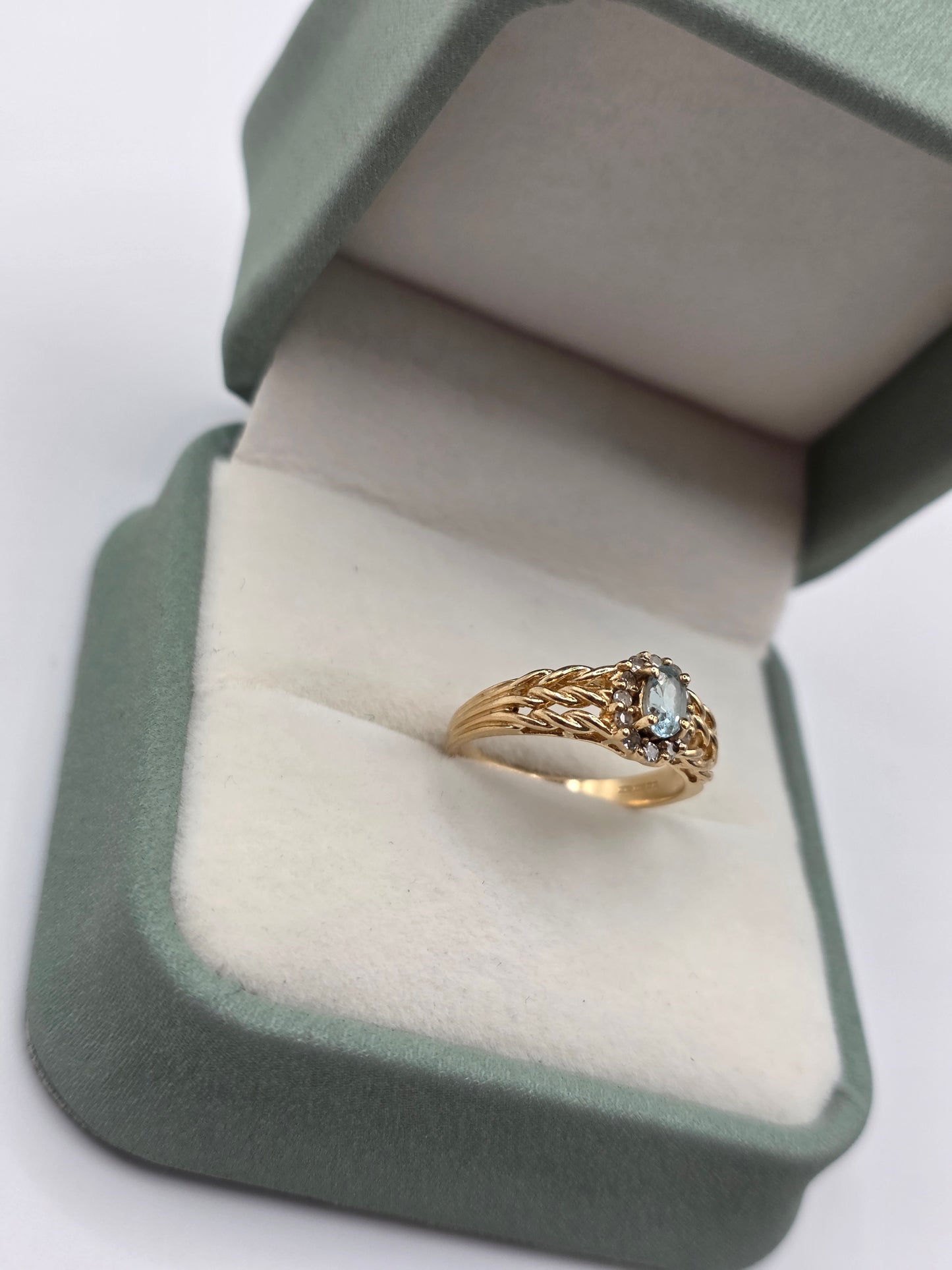 9ct gold aquamarine and diamond ring