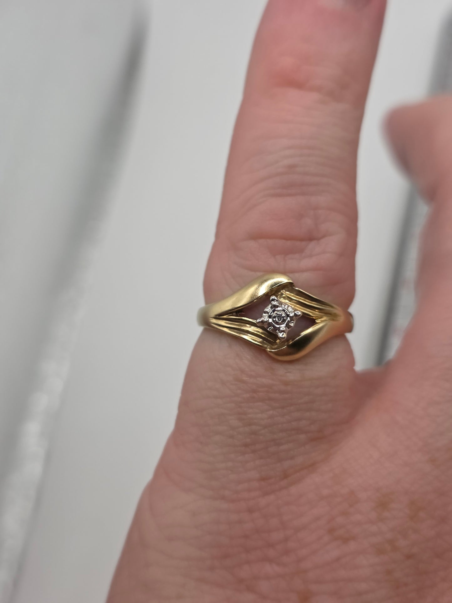 9ct gold diamond ring