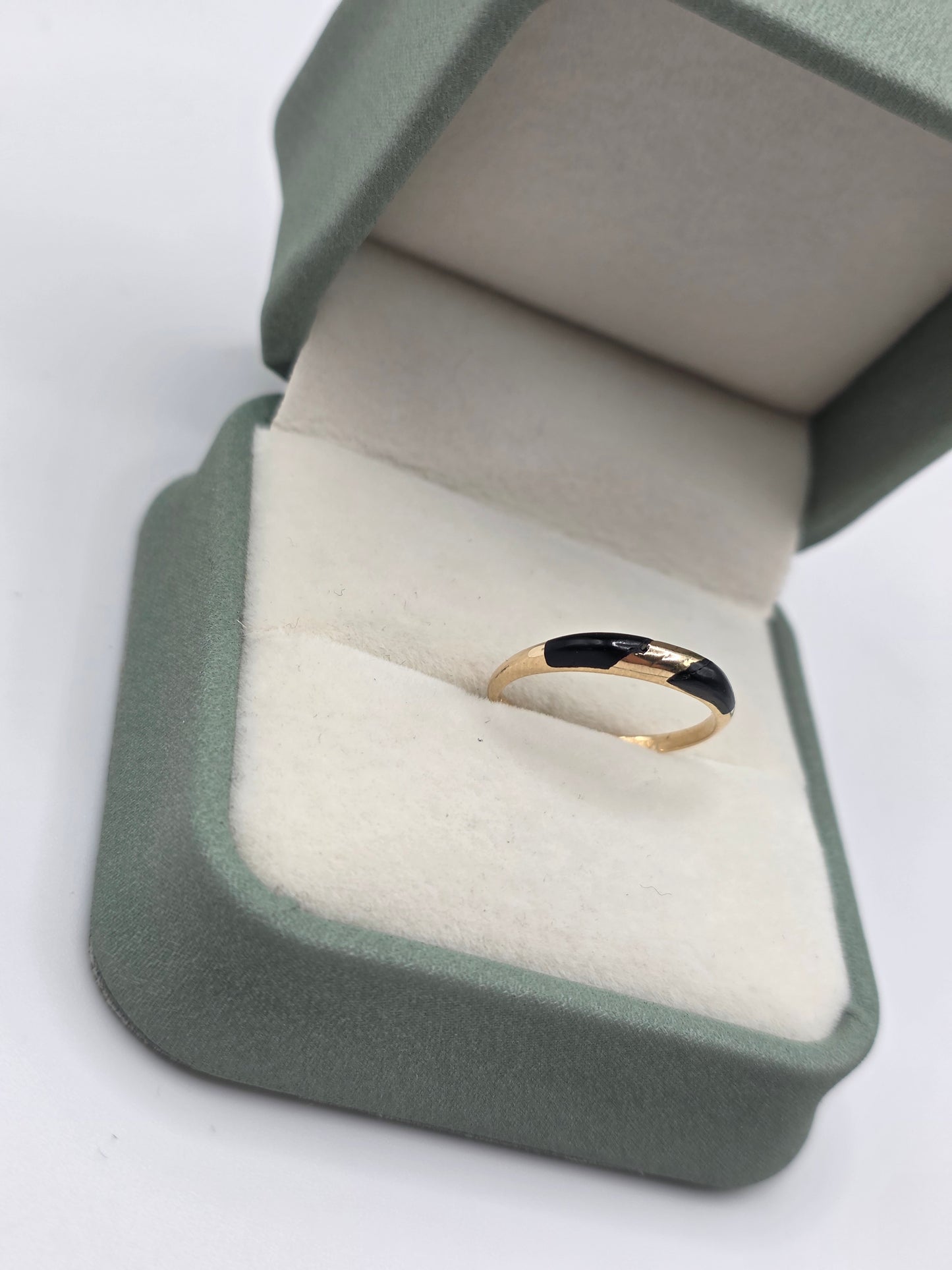 9ct gold onyx ring