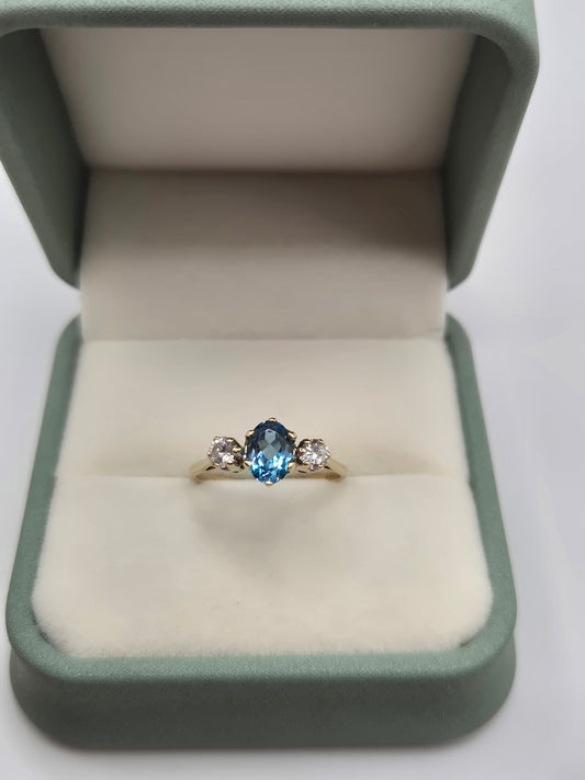 9ct gold topaz and cz ring