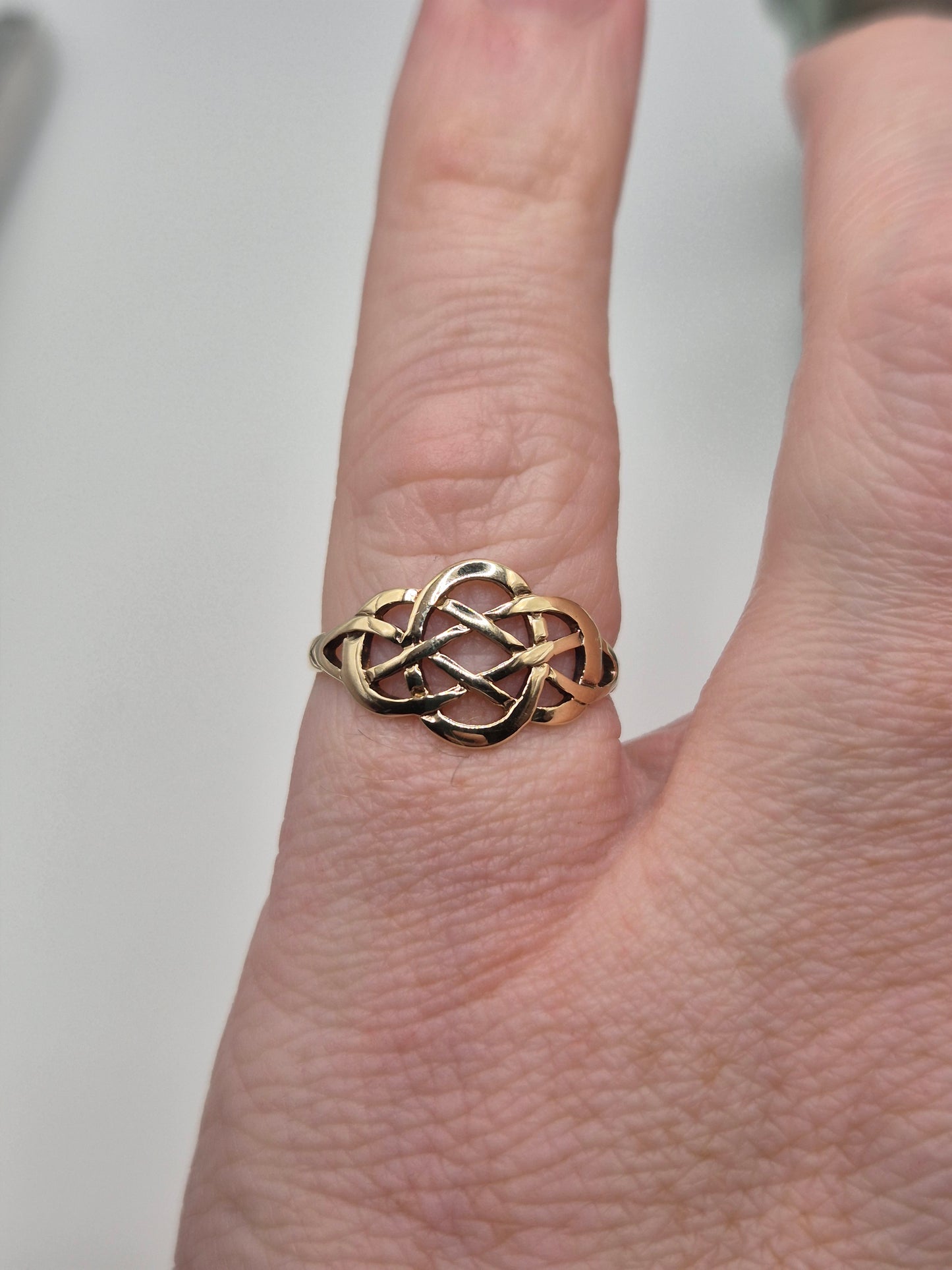 9ct gold celtic ring