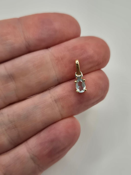 9ct gold topaz pendant