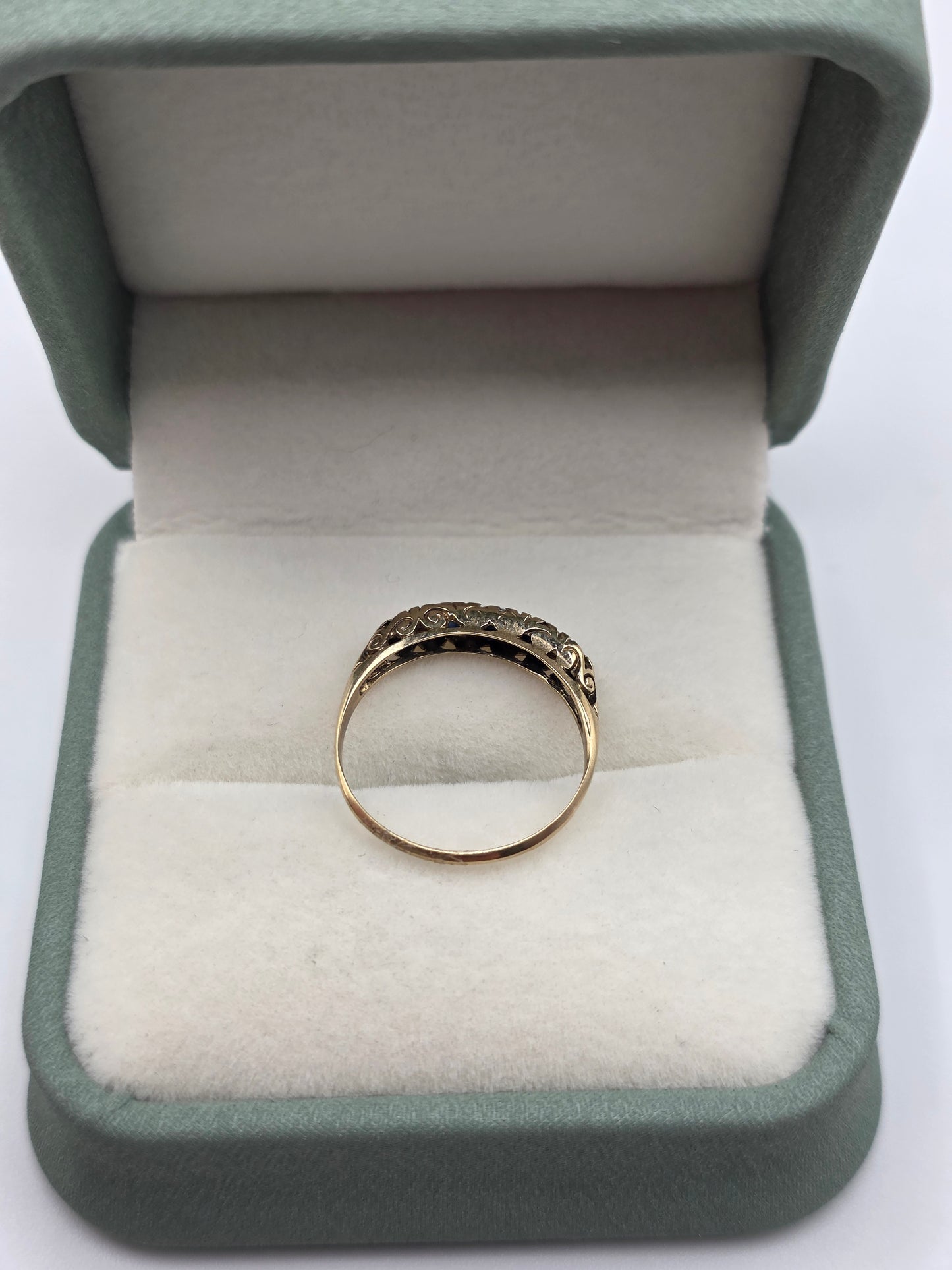9ct gold sapphire ring