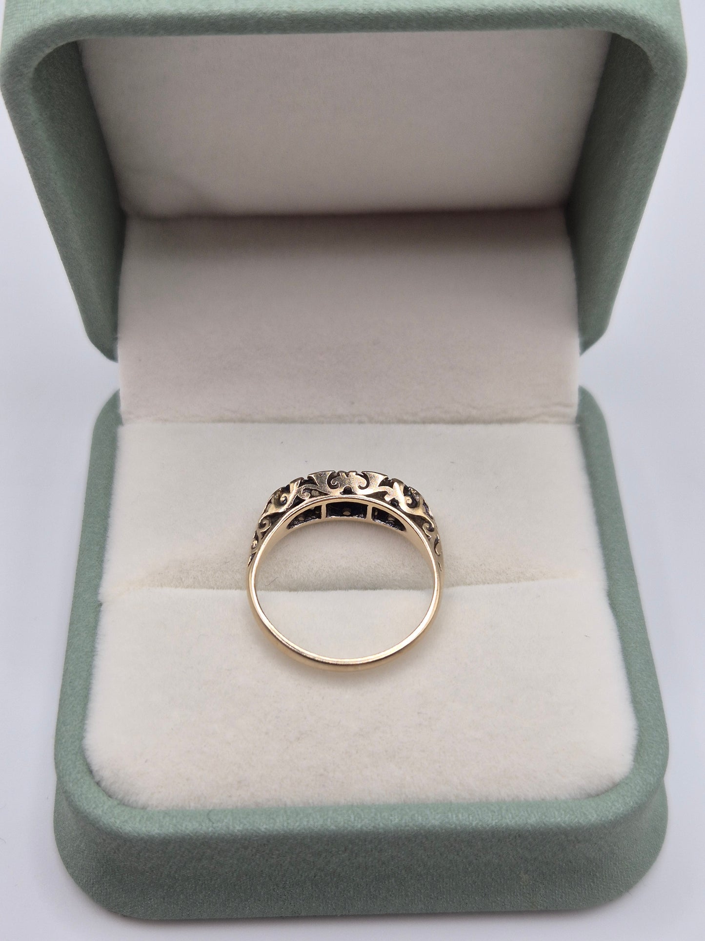 9ct gold sapphire and diamond ring