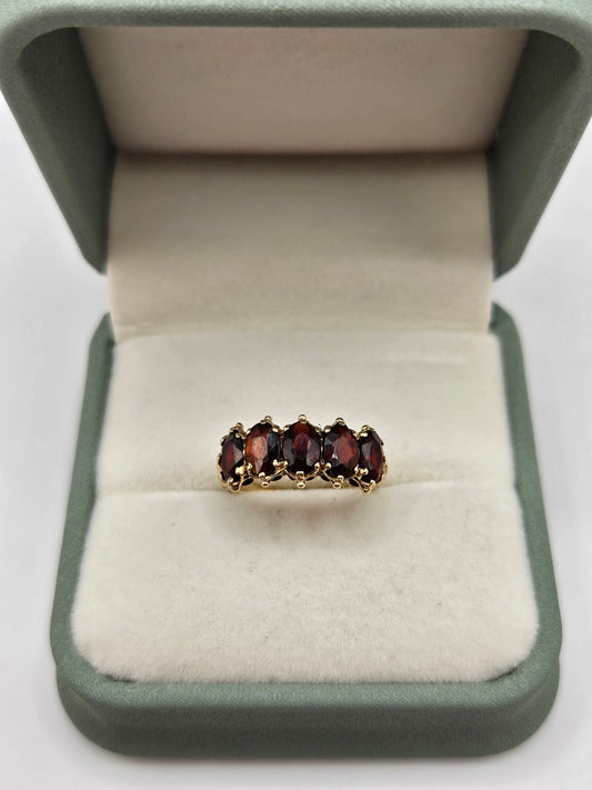 9ct gold garnet ring