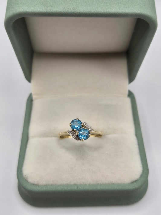9ct gold topaz and diamond ring