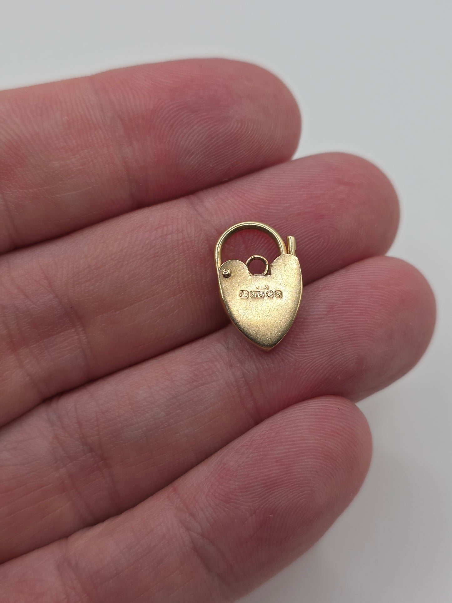 9ct gold padlock 46