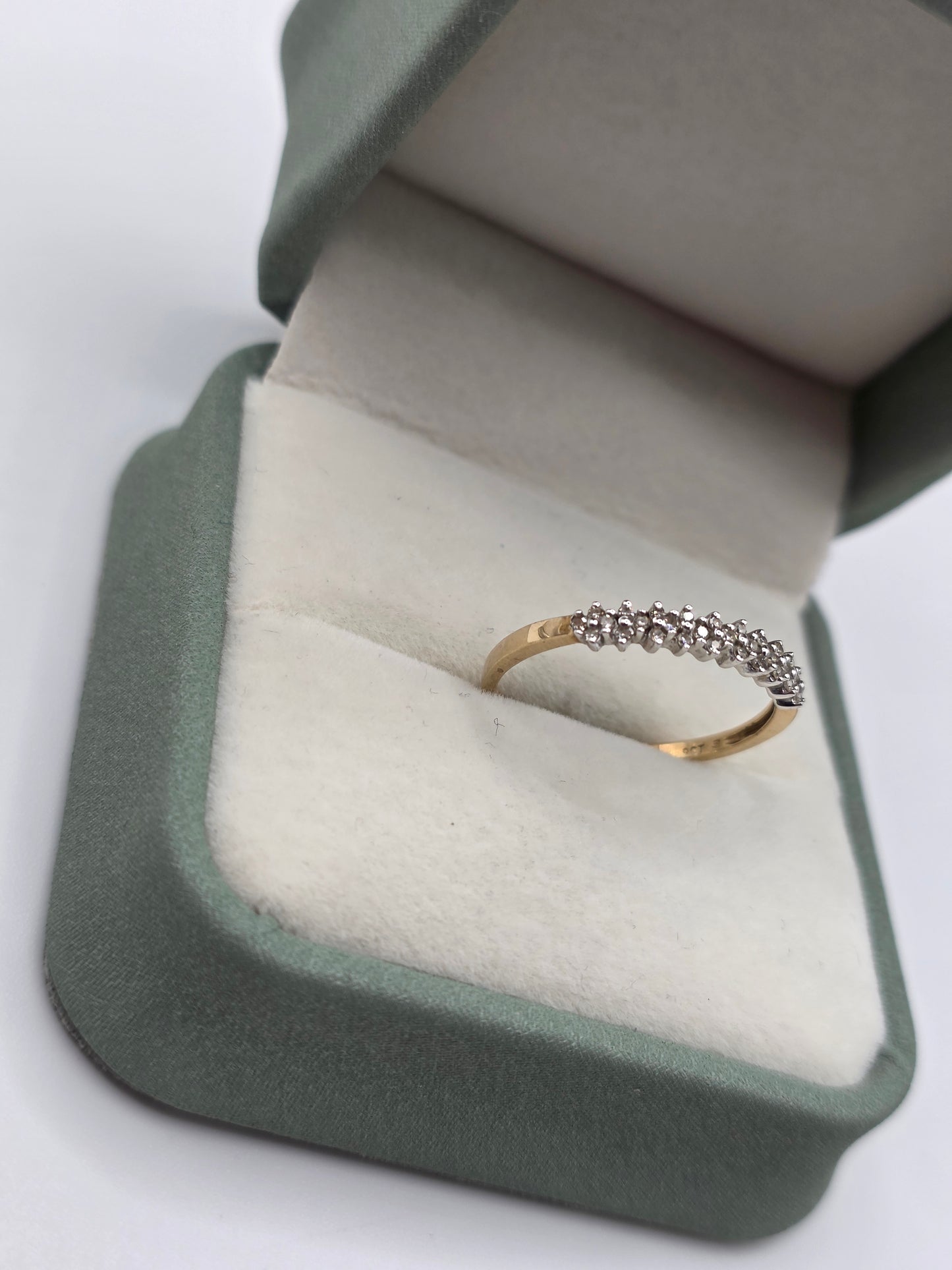 9ct gold diamond ring