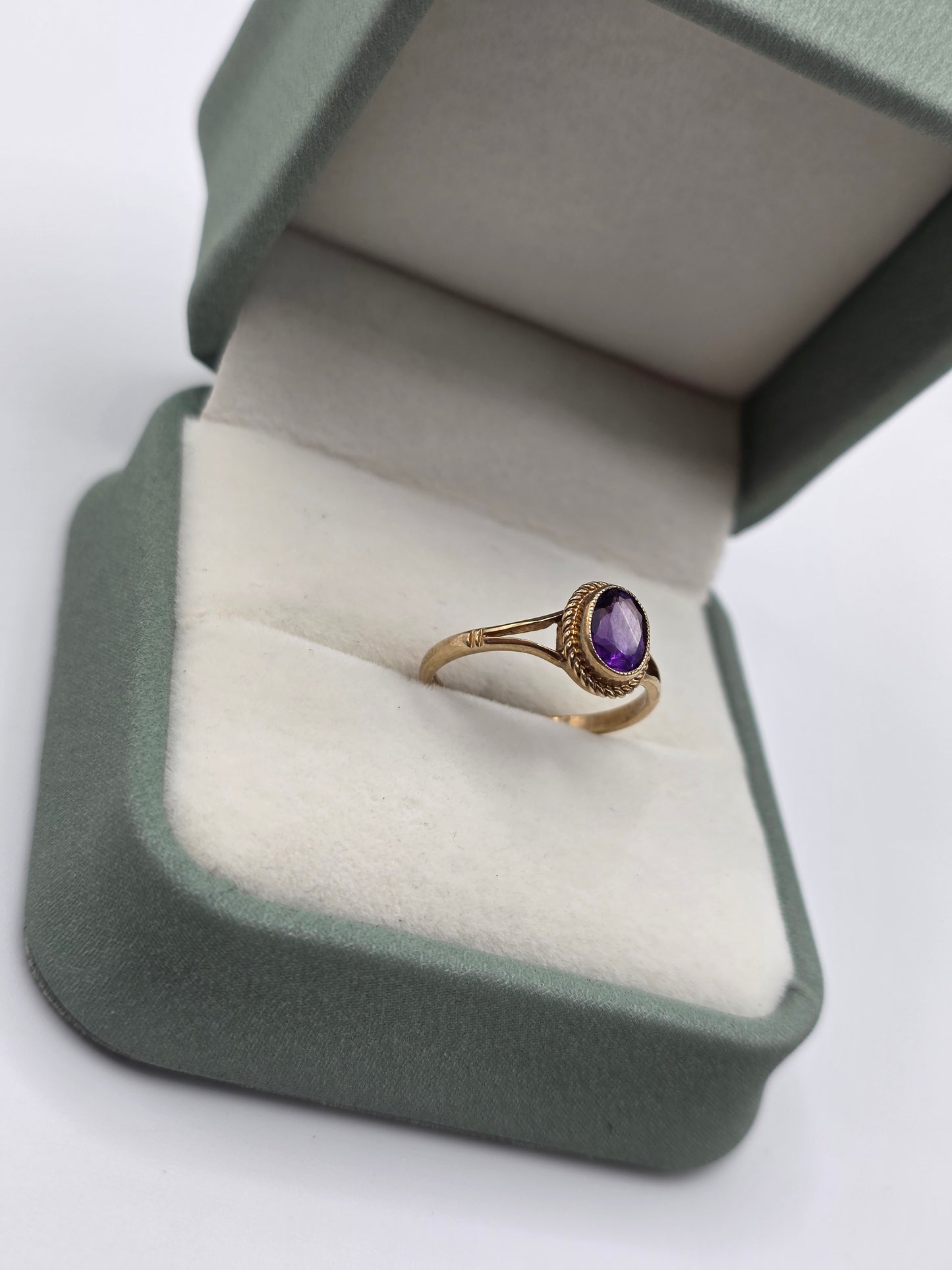 9ct gold amethyst ring