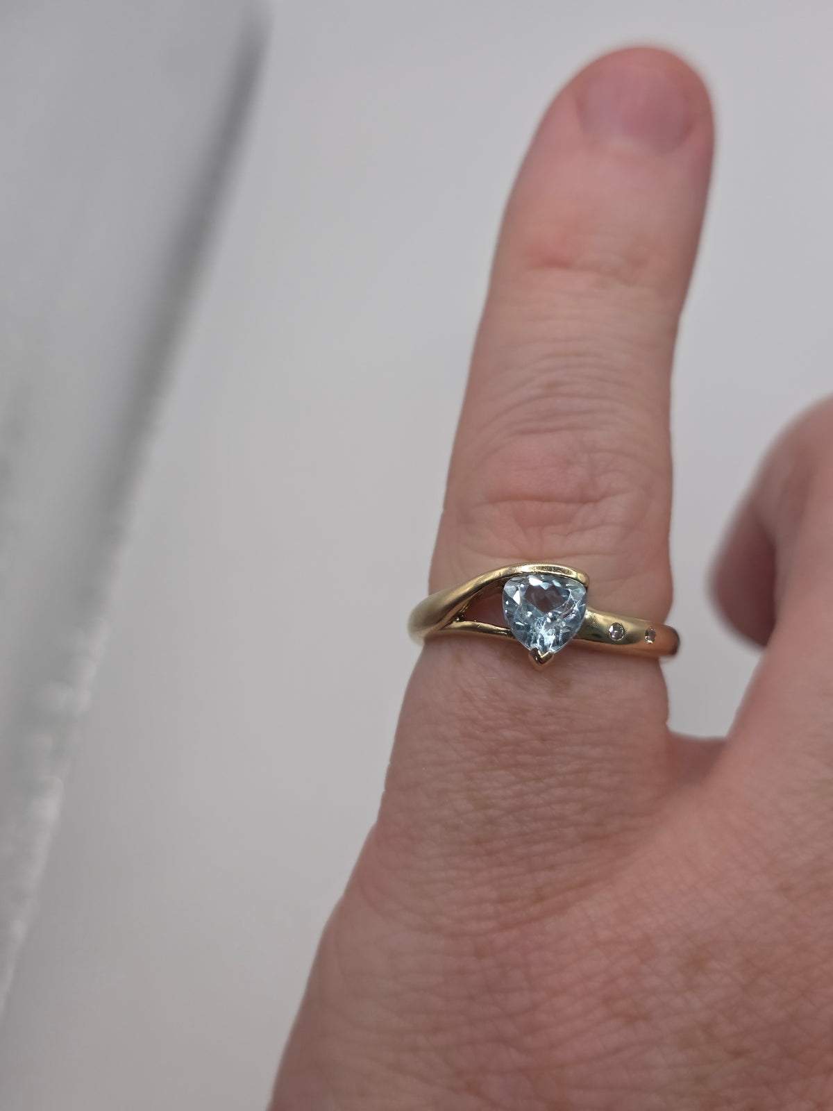 9ct gold topaz and diamond ring