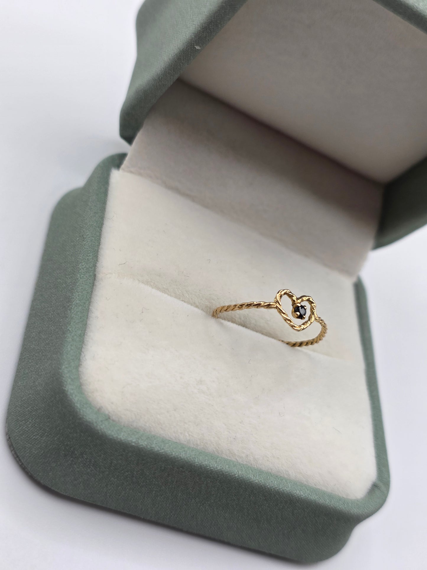 9ct gold sapphire heart ring