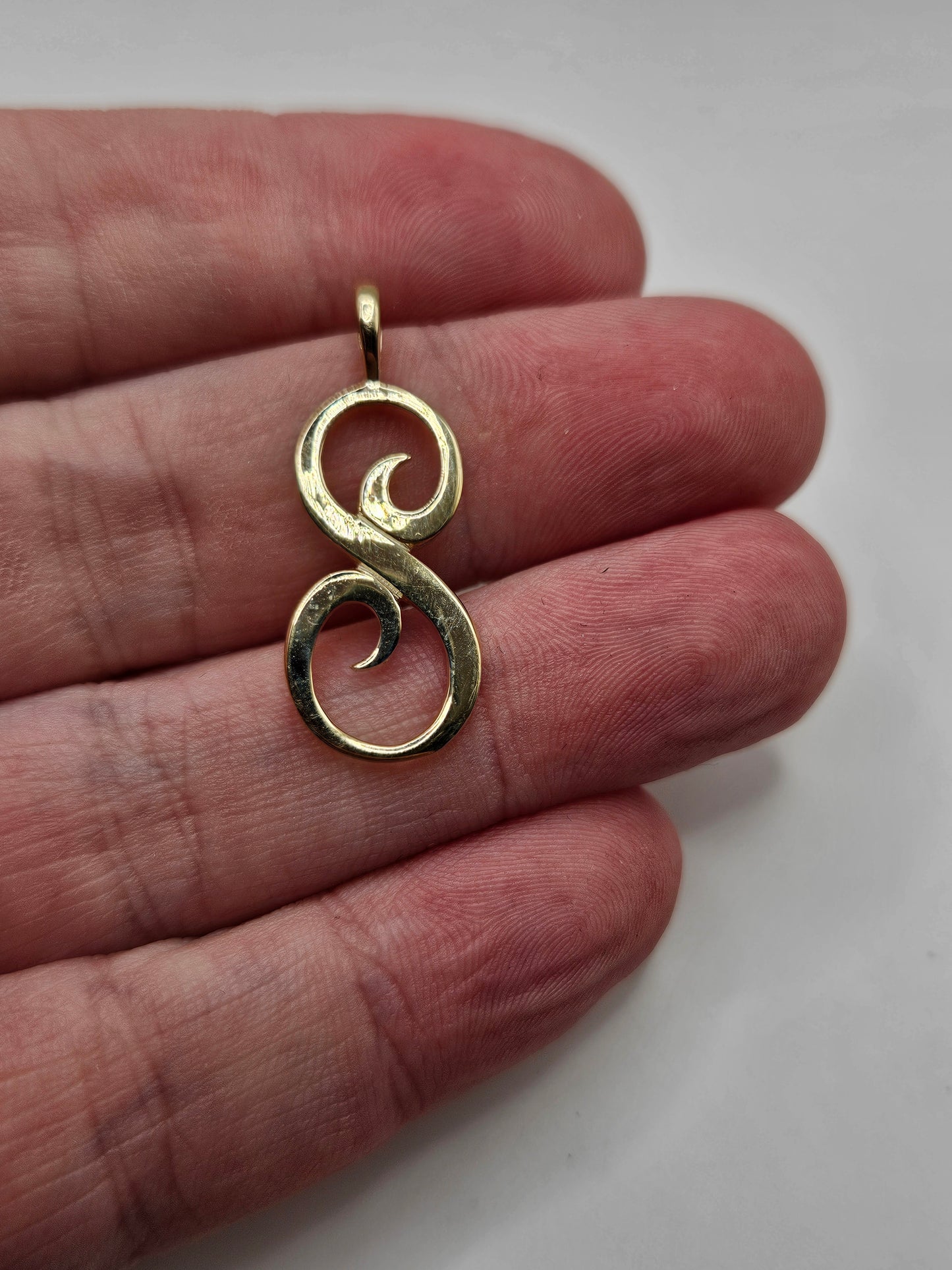 9ct gold initial pendant