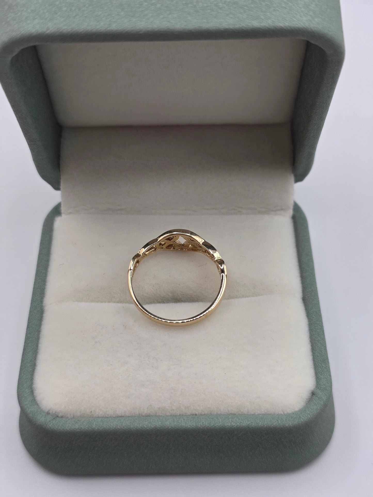 9ct gold celtic ring