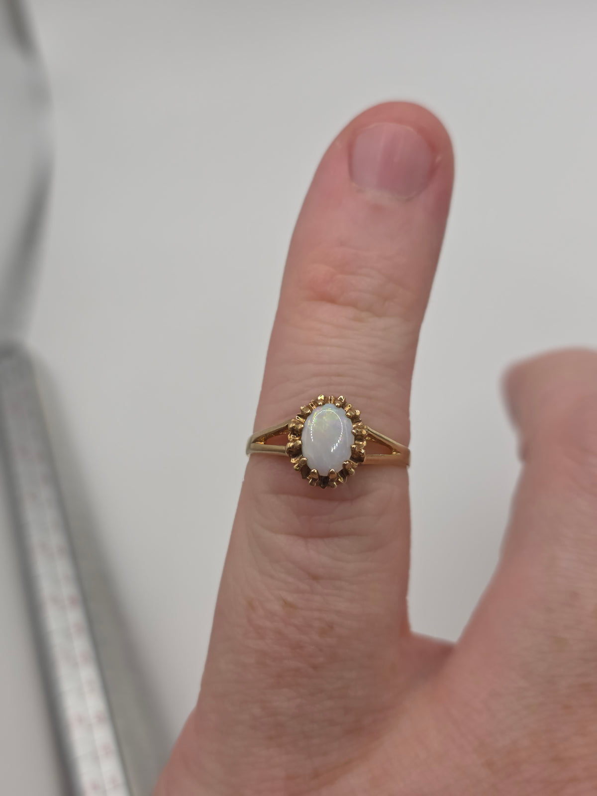 9ct gold opal ring