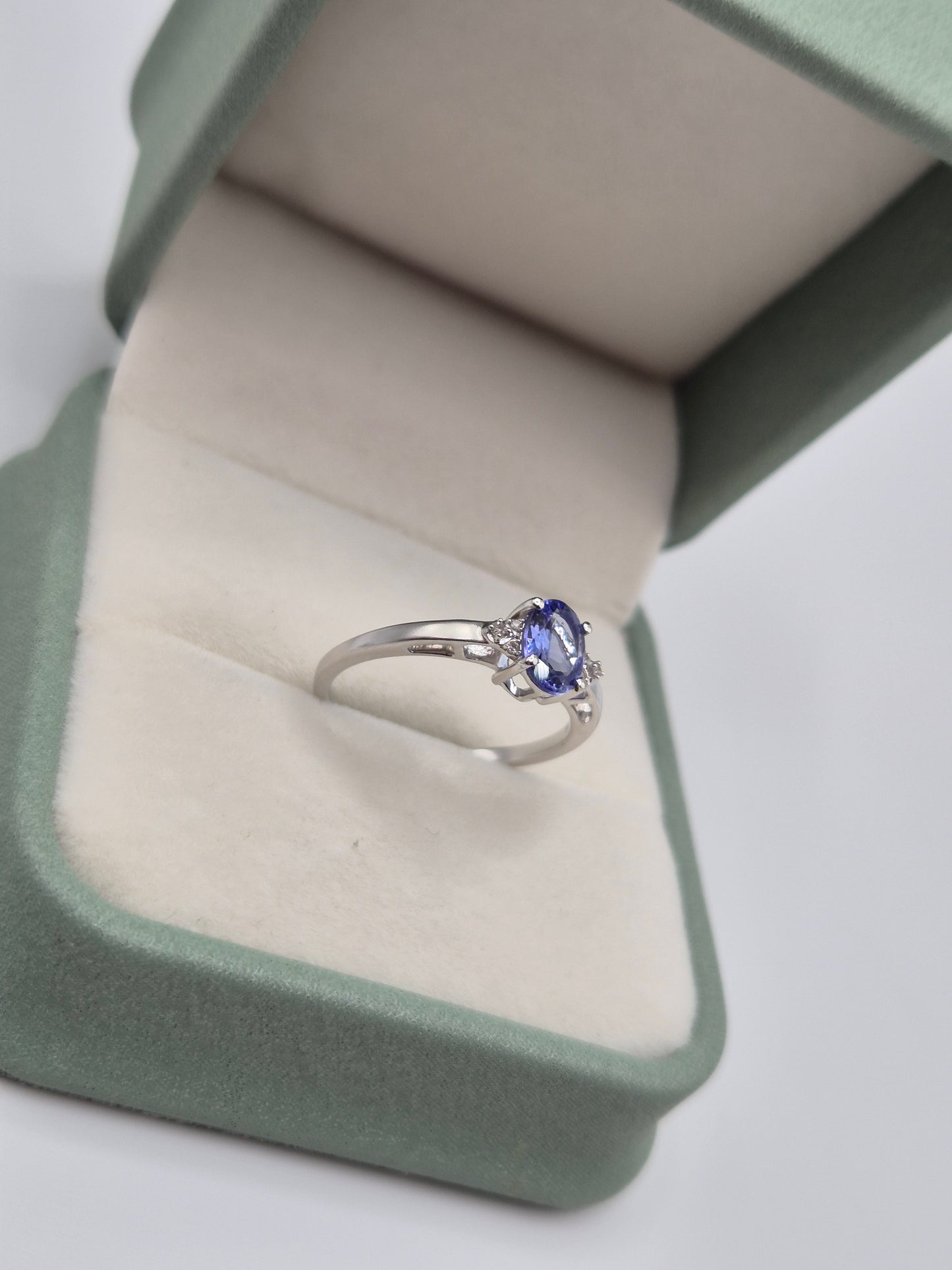 9ct white gold tanzanite and diamond ring