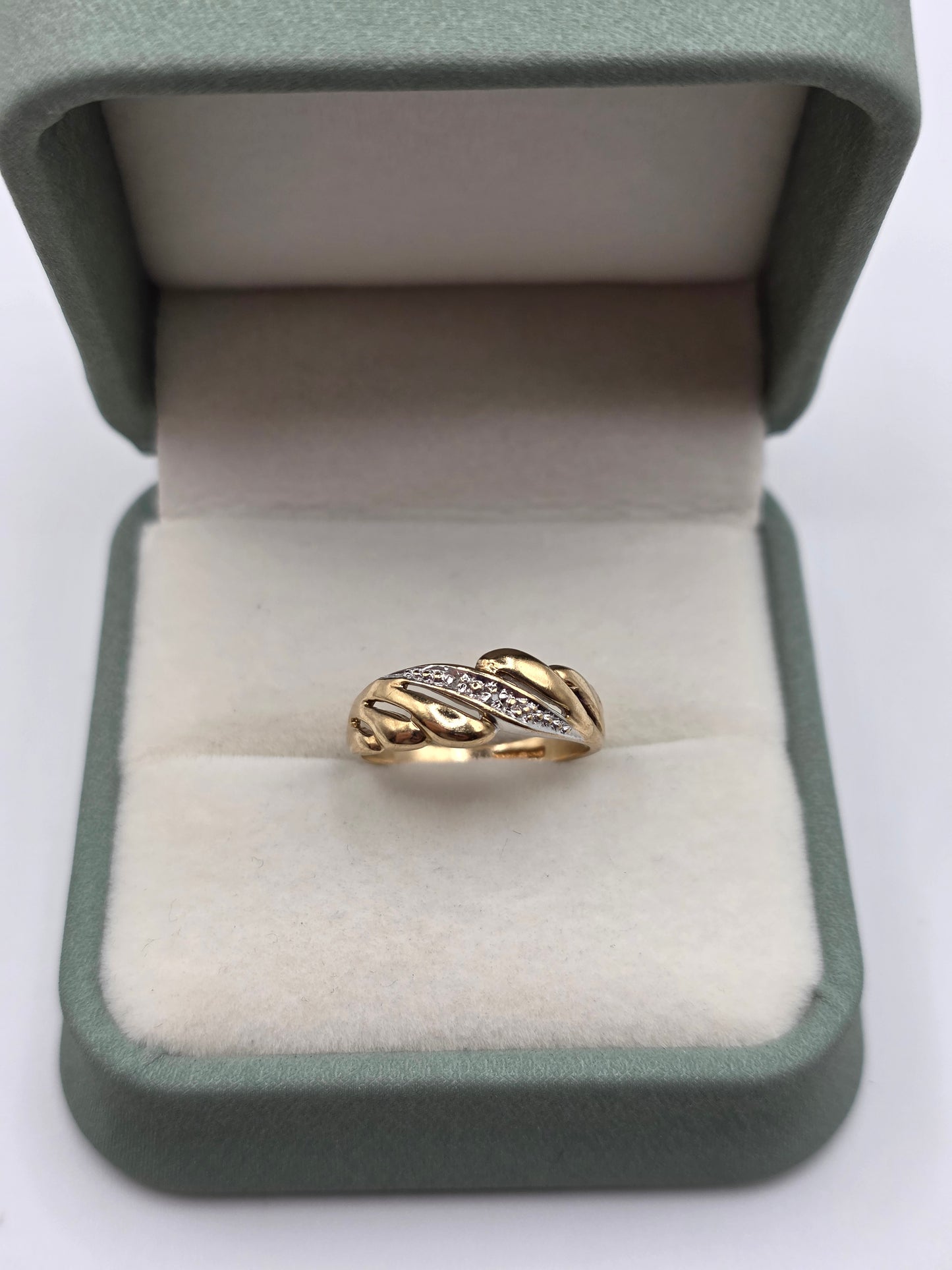 9ct gold diamond ring