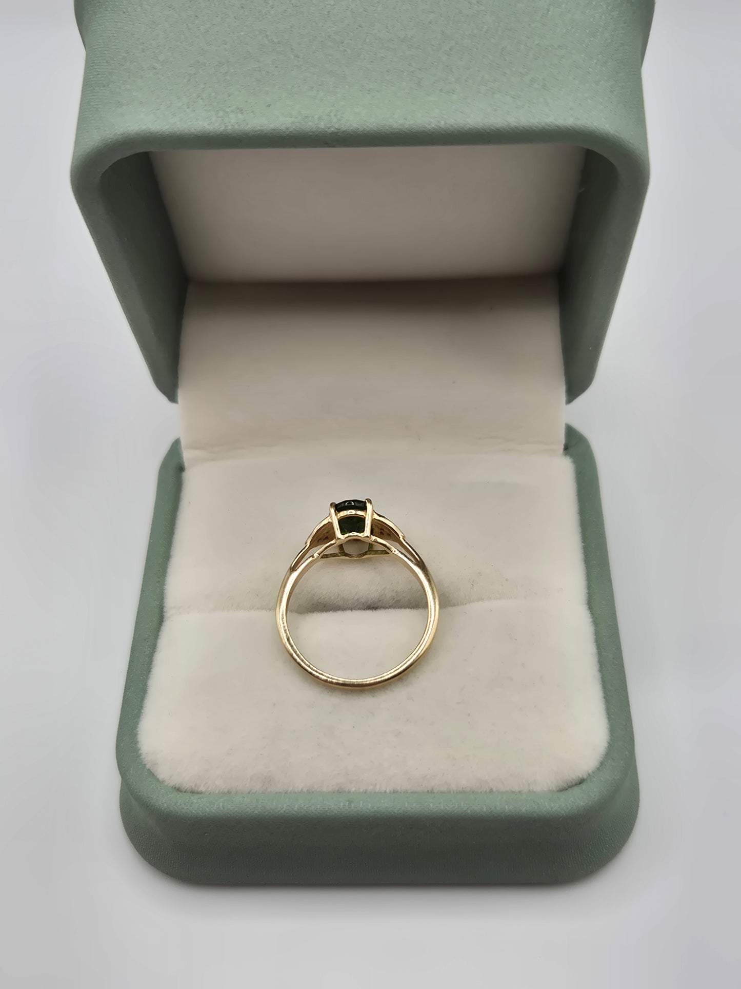 9ct gold diopside and diamond ring