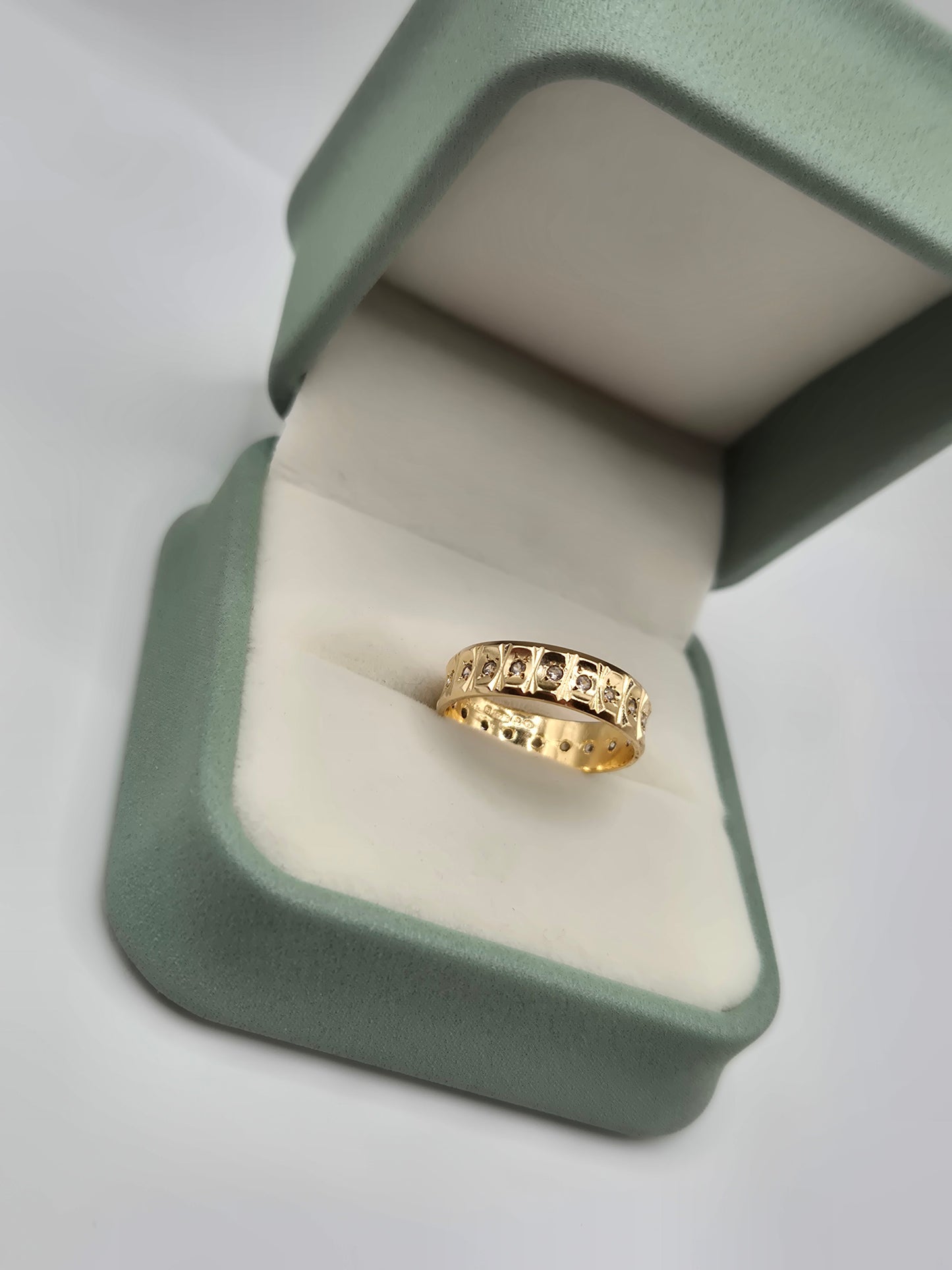 9ct gold paste eternity ring