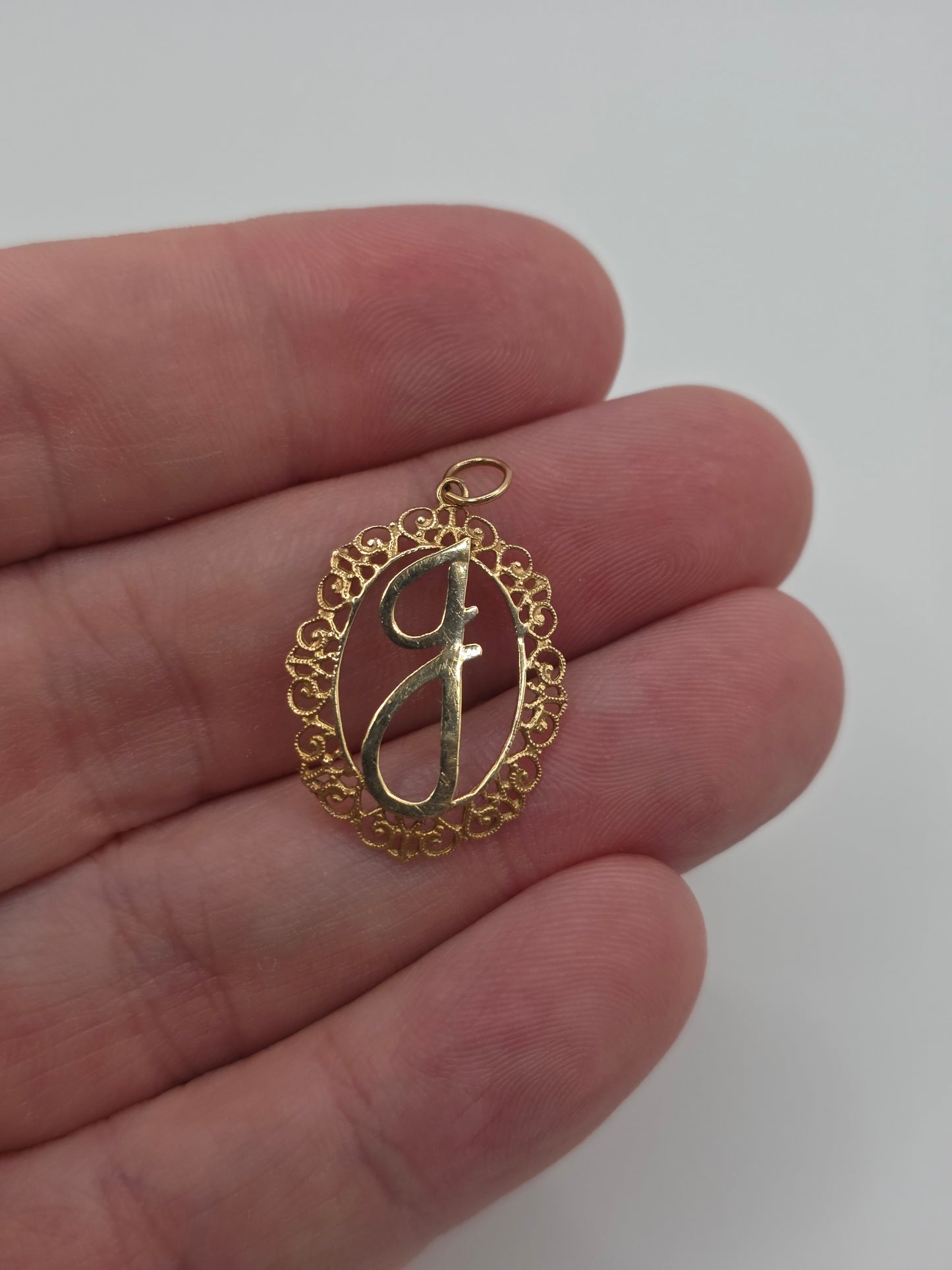 9ct gold initial J pendant