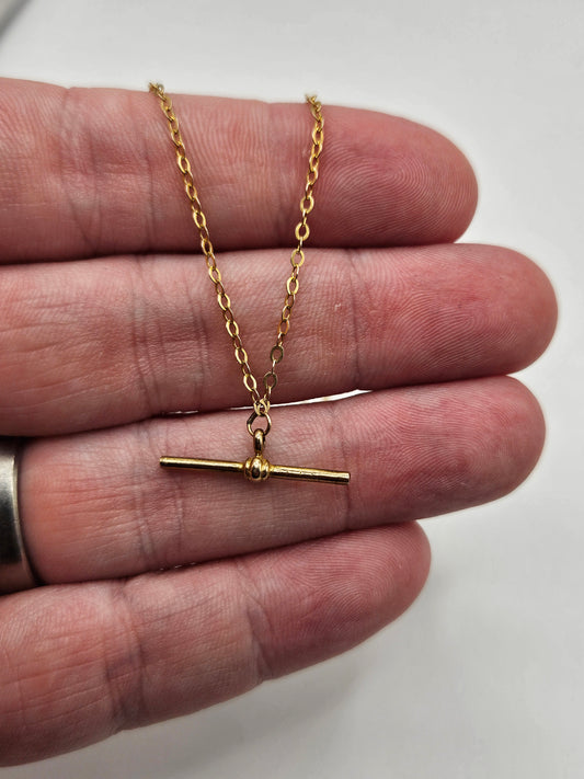 9ct gold T-bar necklace