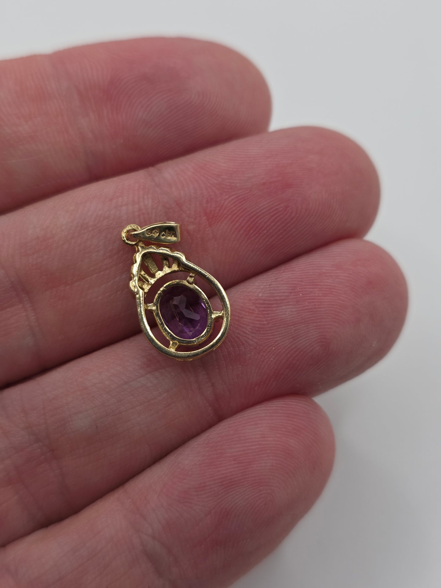 Vintage 9ct gold amethyst pendant