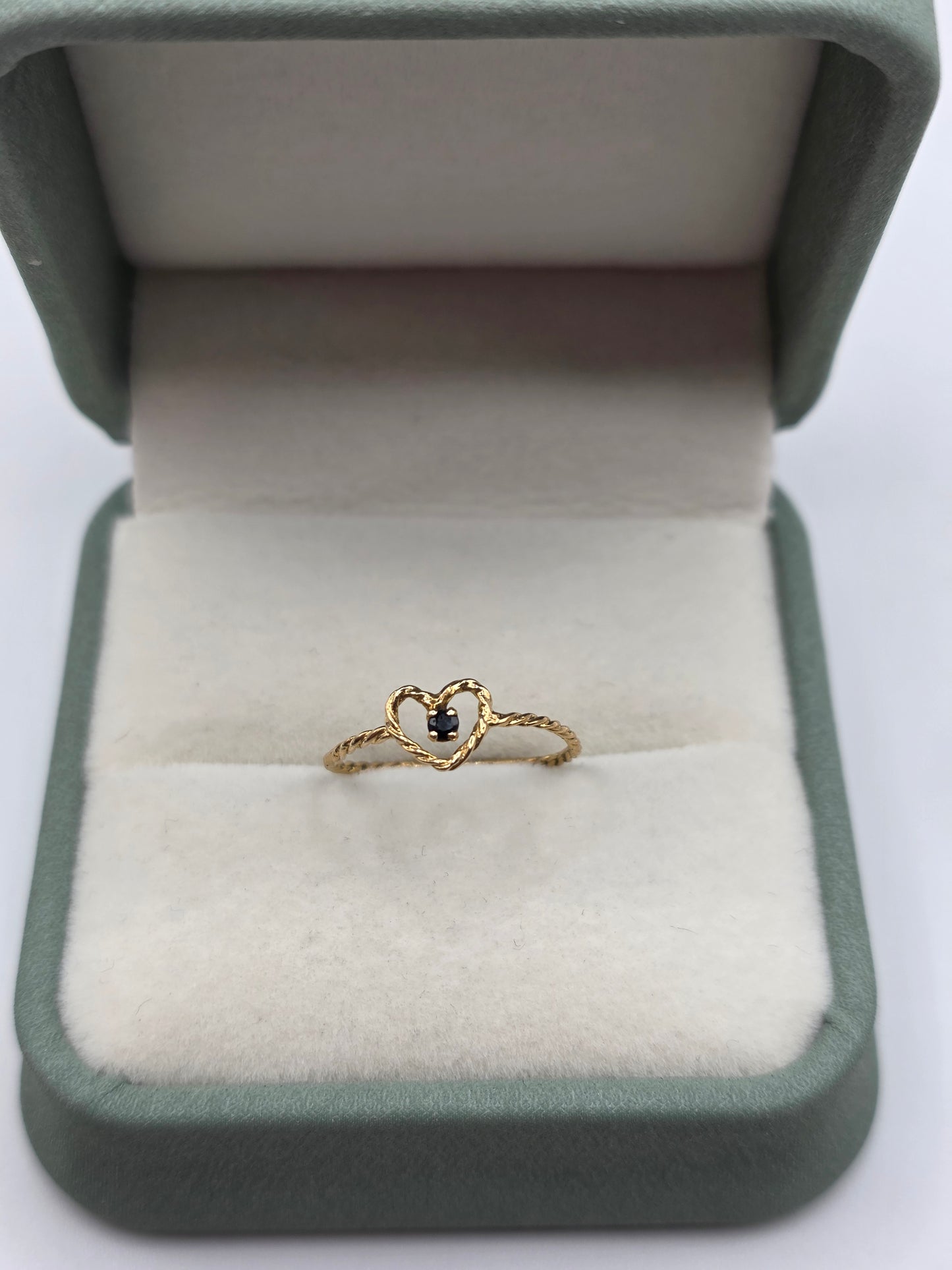 9ct gold sapphire heart ring