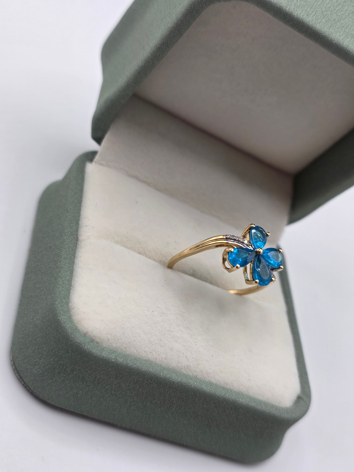 9ct gold topaz and diamond ring