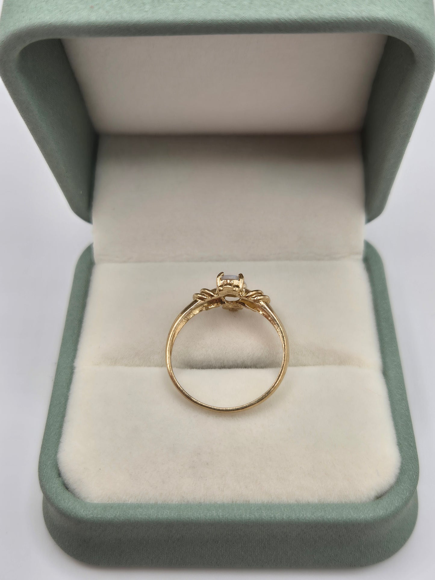 9ct gold opal ring