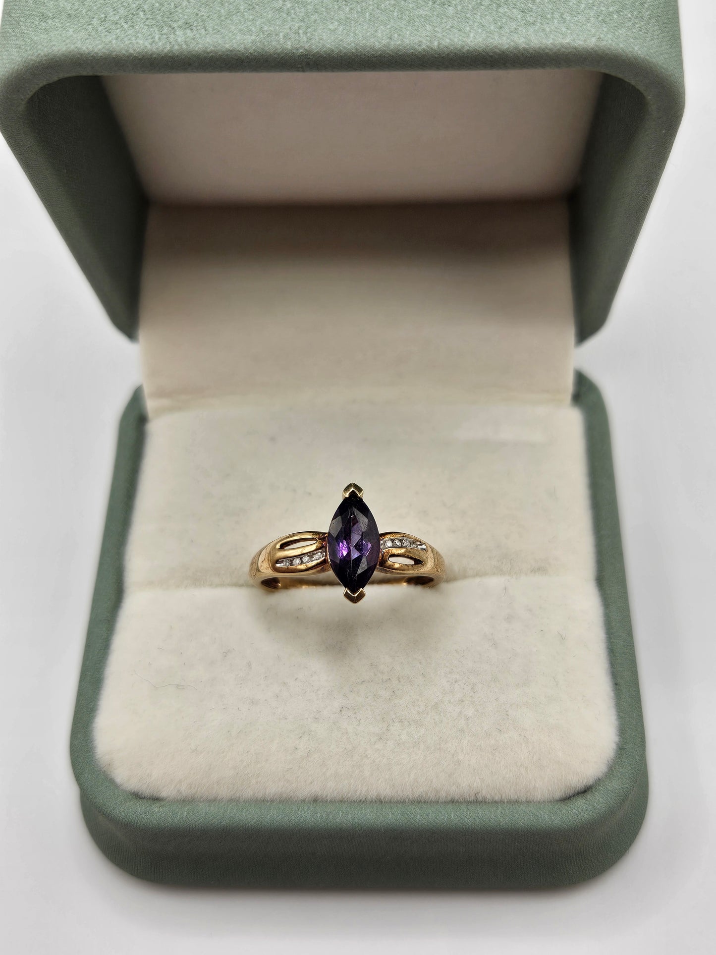 9ct gold amethyst and diamond ring