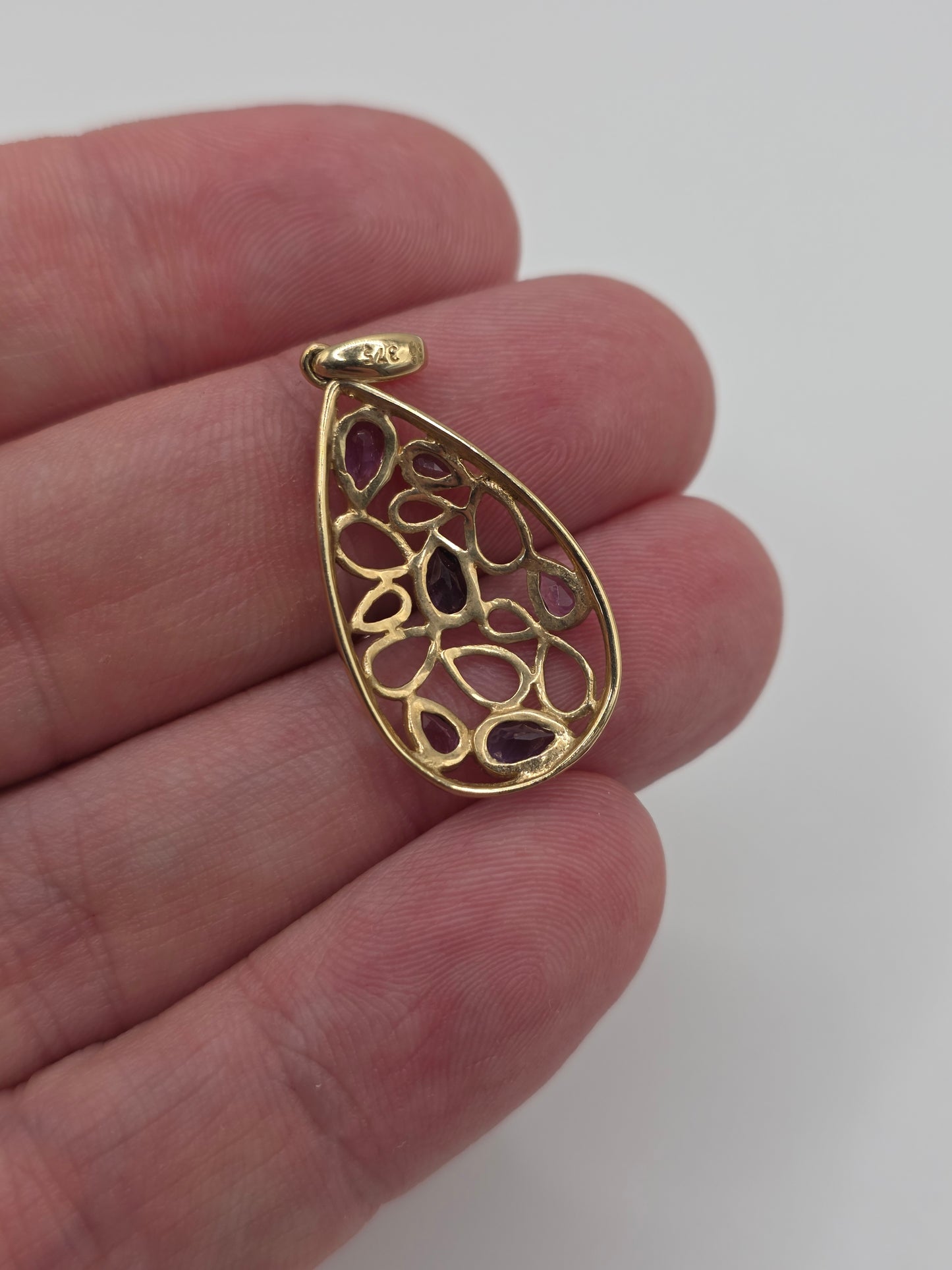 9ct gold amethysta in iolite pendant