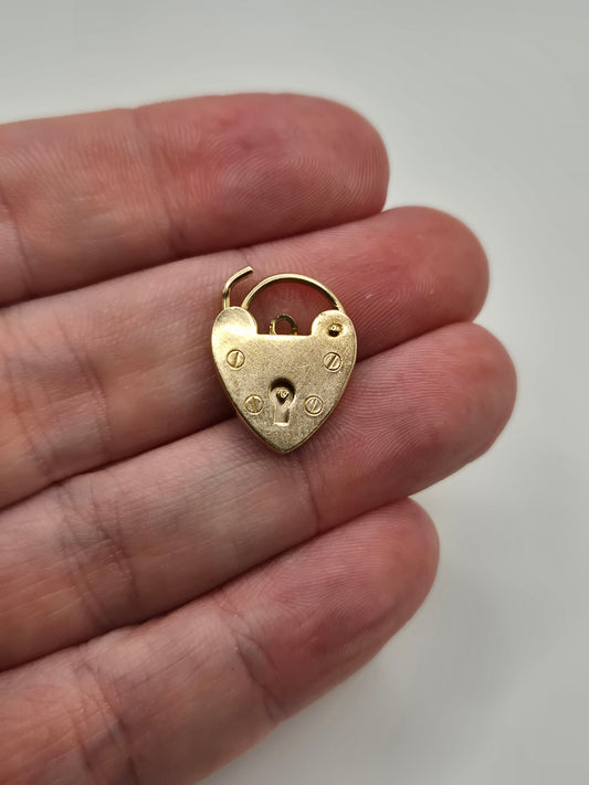 9ct gold padlock (23)