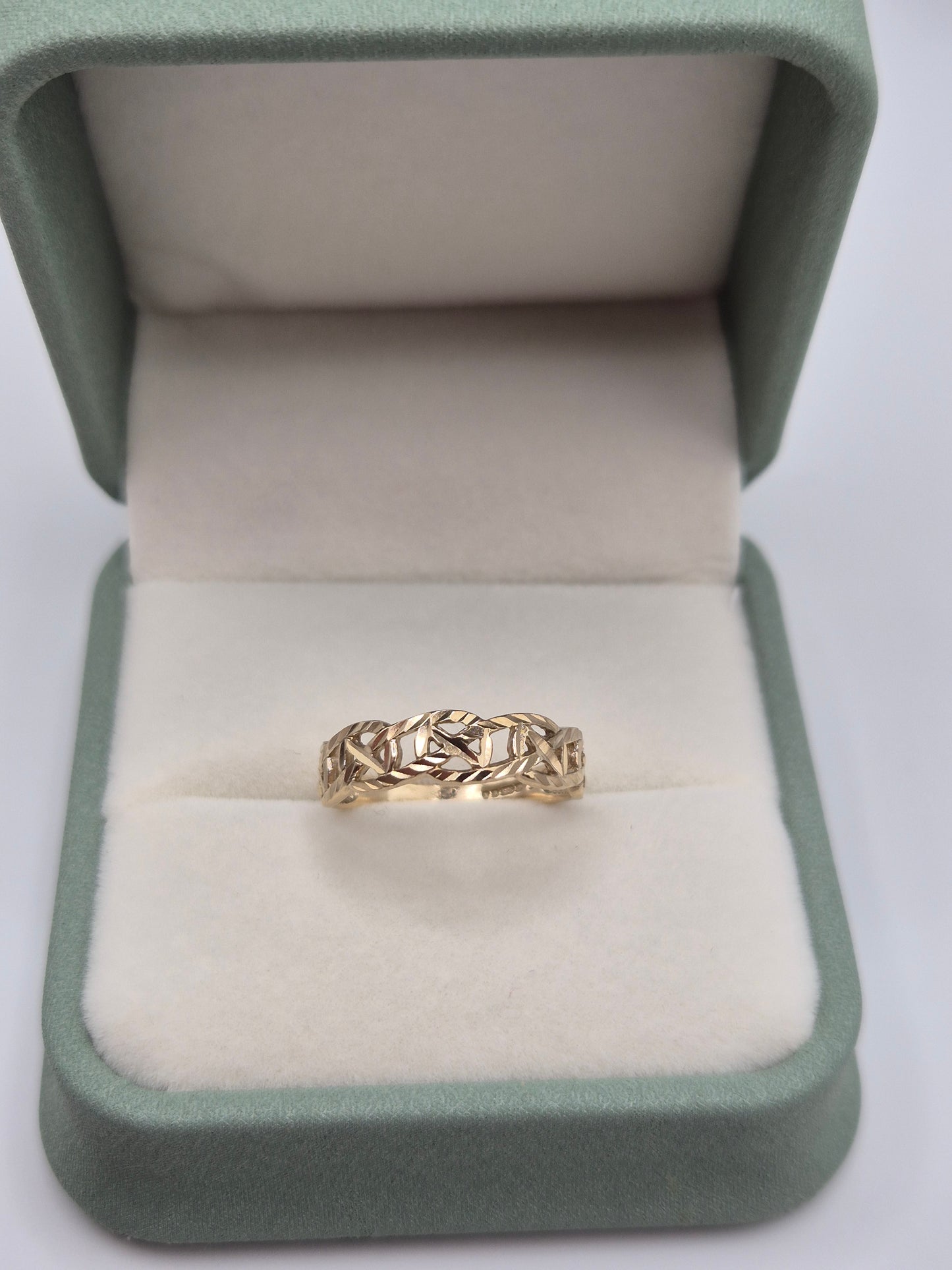 9ct gold ring