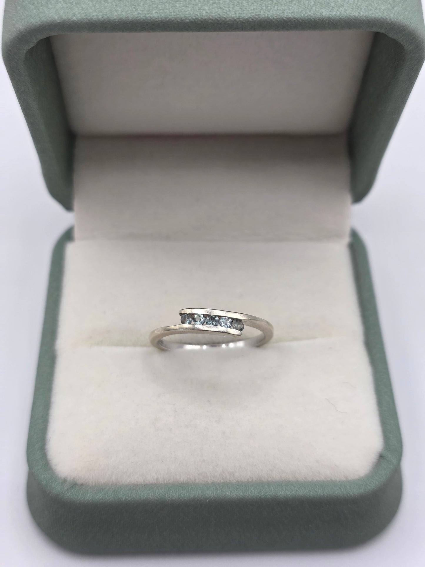 9ct white gold alexandrite ring
