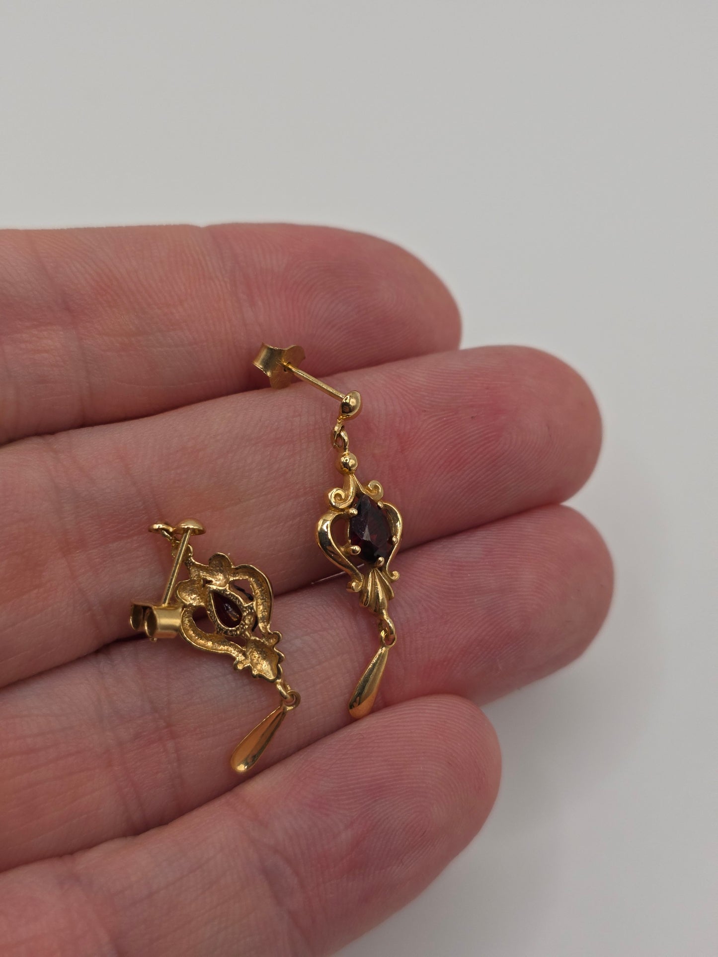 9ct gold garnet earrings