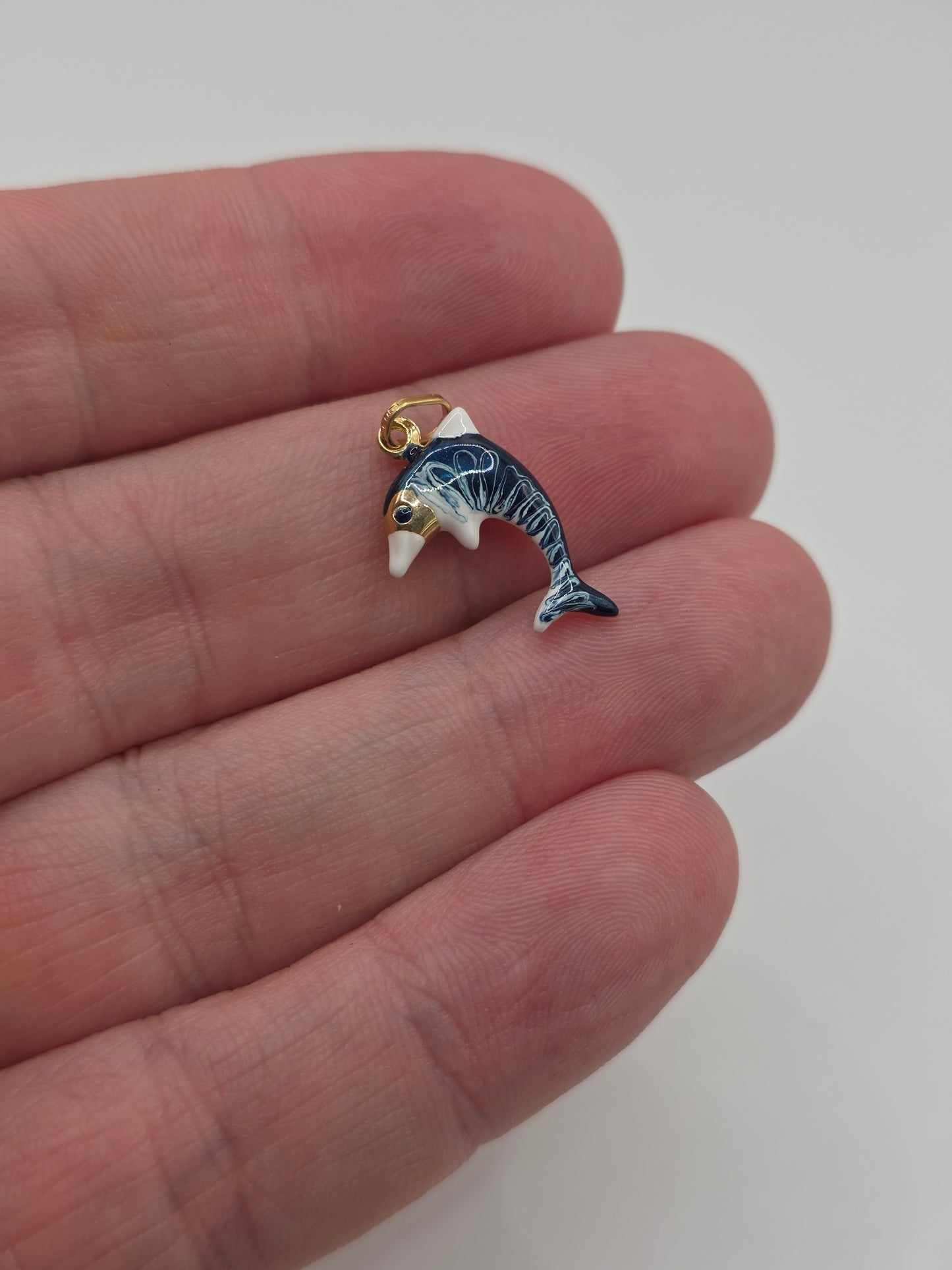 9ct gold enamelled dolphin pendant