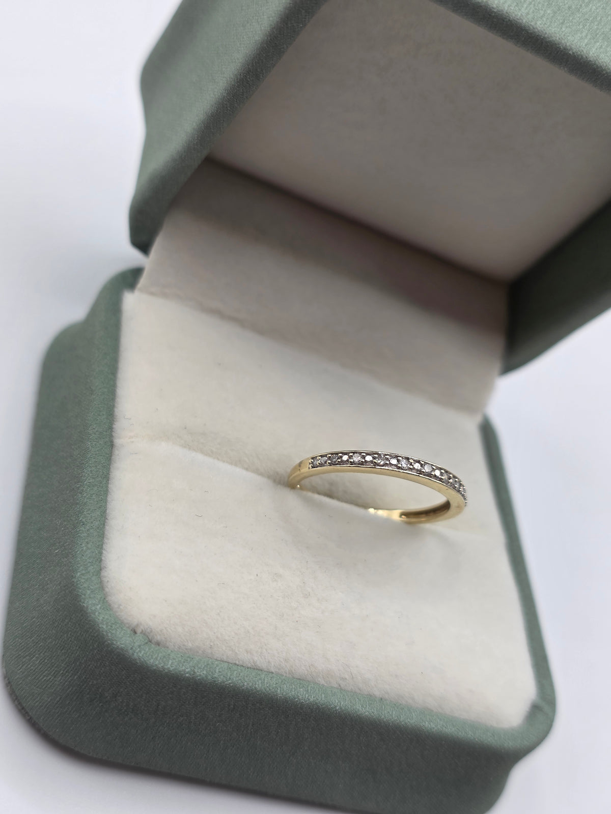 9ct gold diamond ring