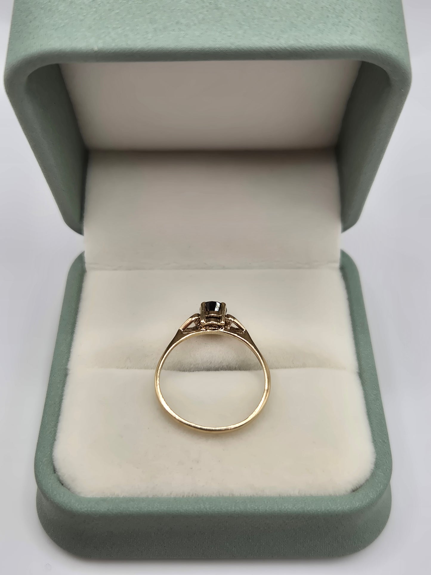 9ct gold sapphire ring