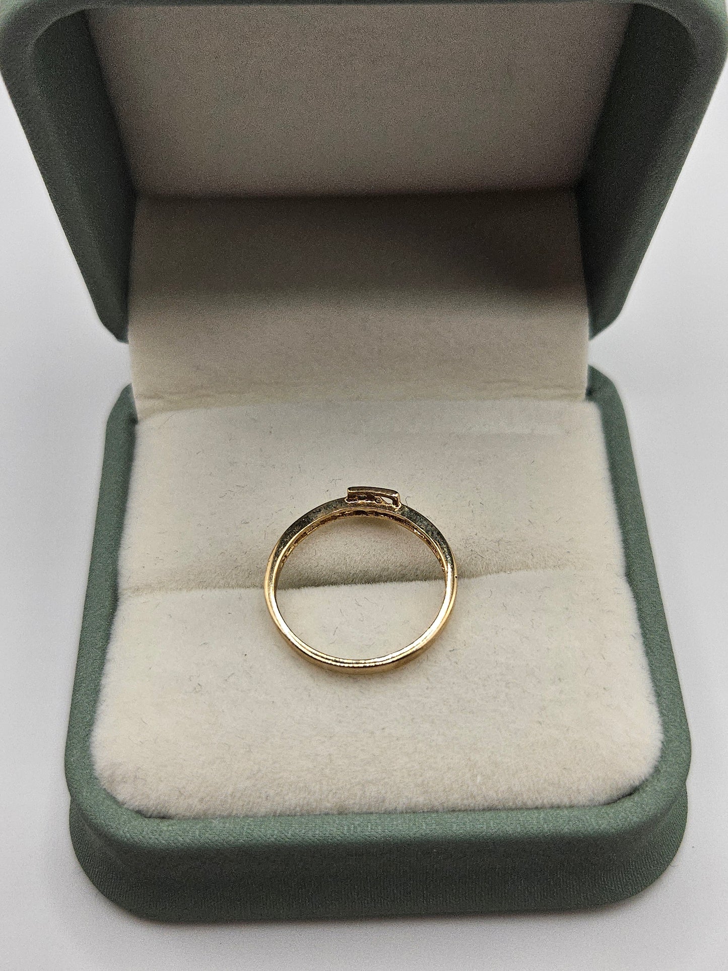 9ct gold patterned ring