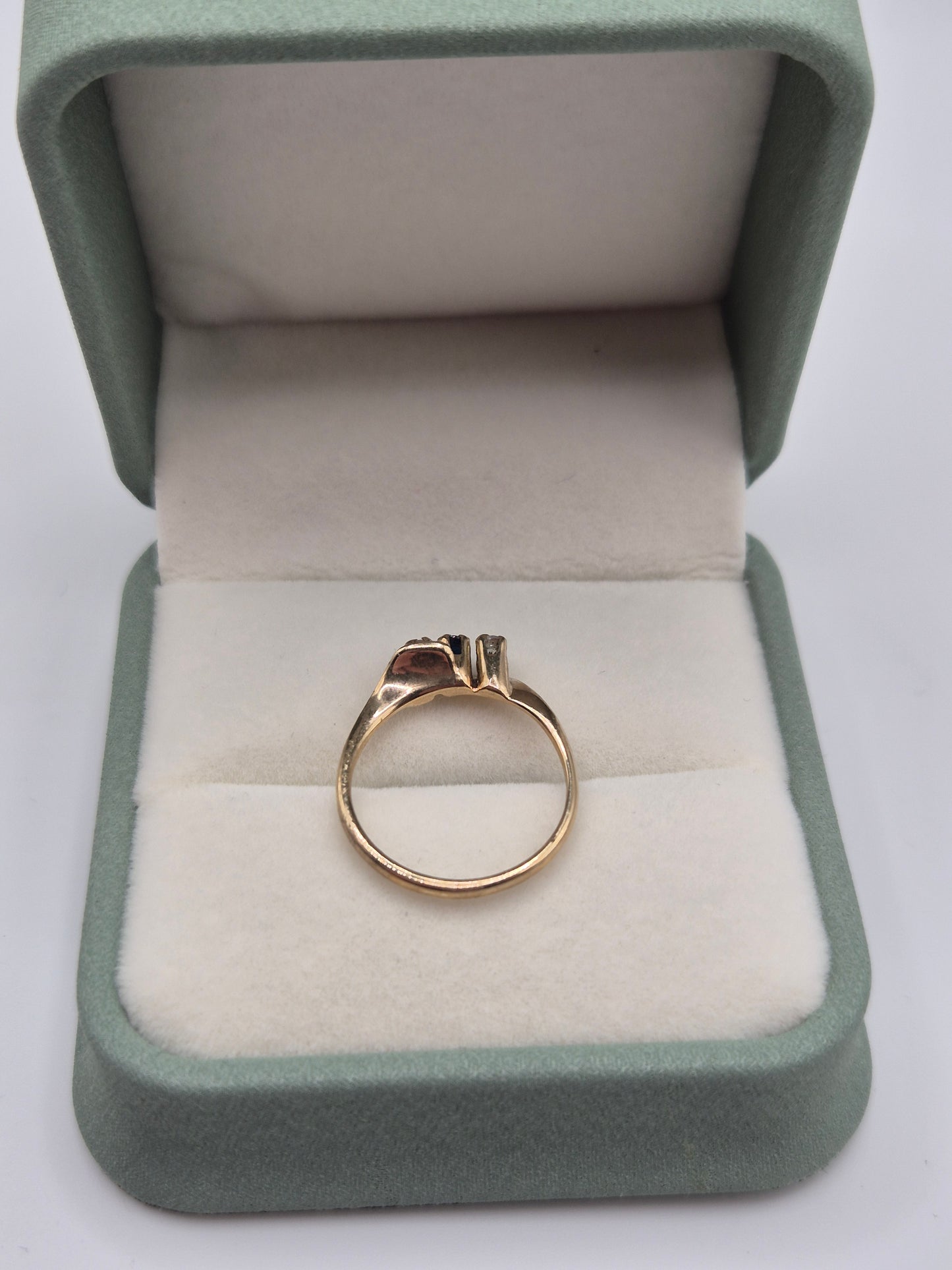 9ct gold sapphire and diamond ring