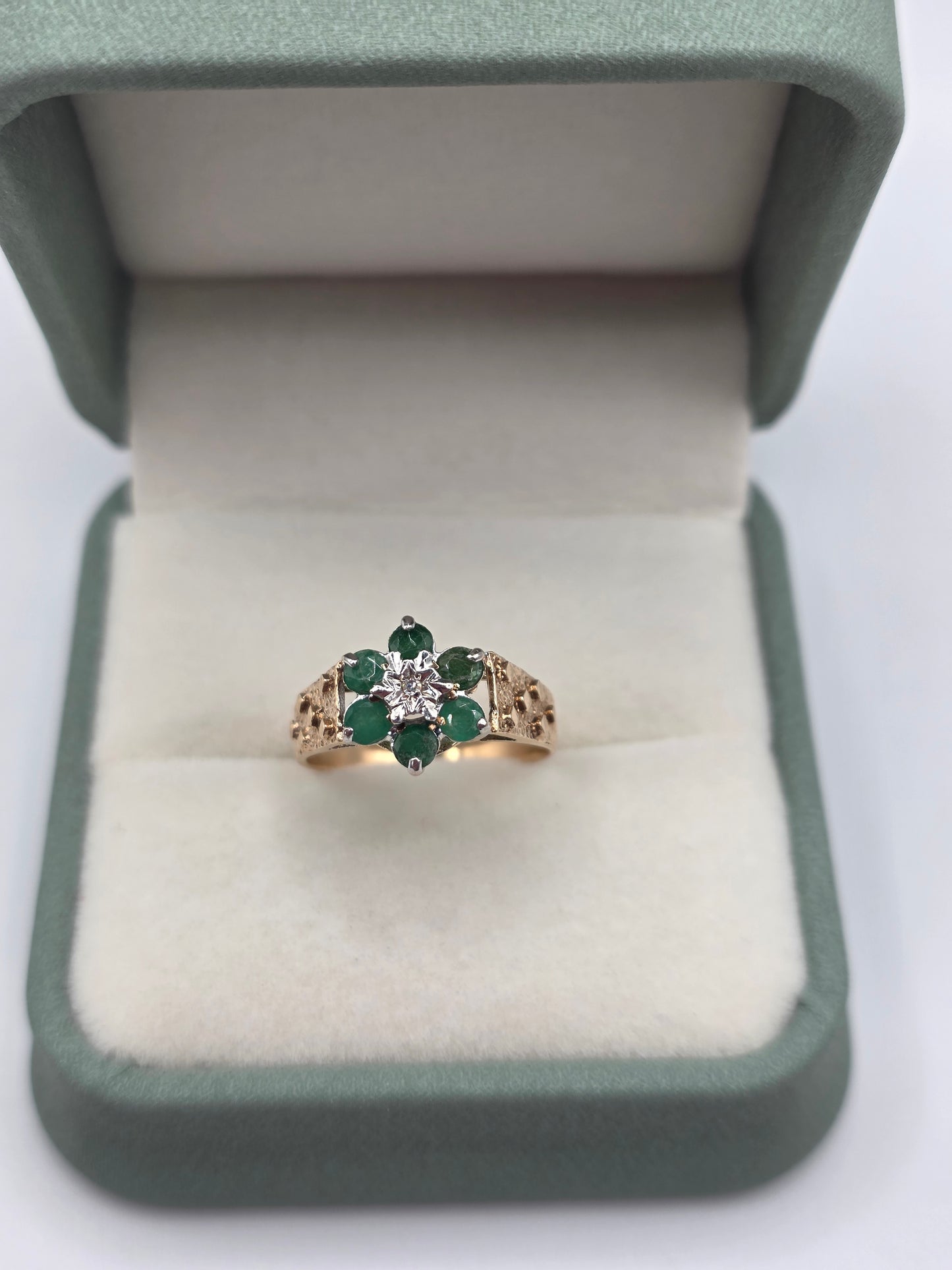 9ct gold emerald and diamond ring