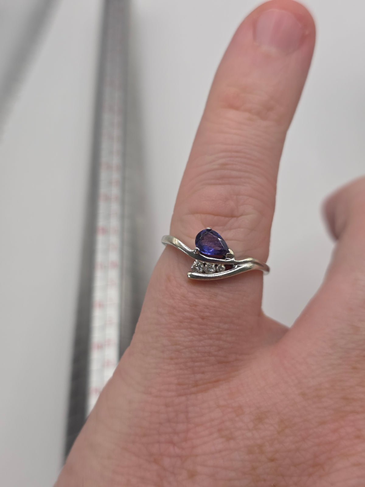 9ct white gold tanzanite and diamond ring