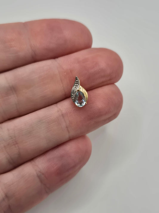 9ct gold topaz and diamond pendant
