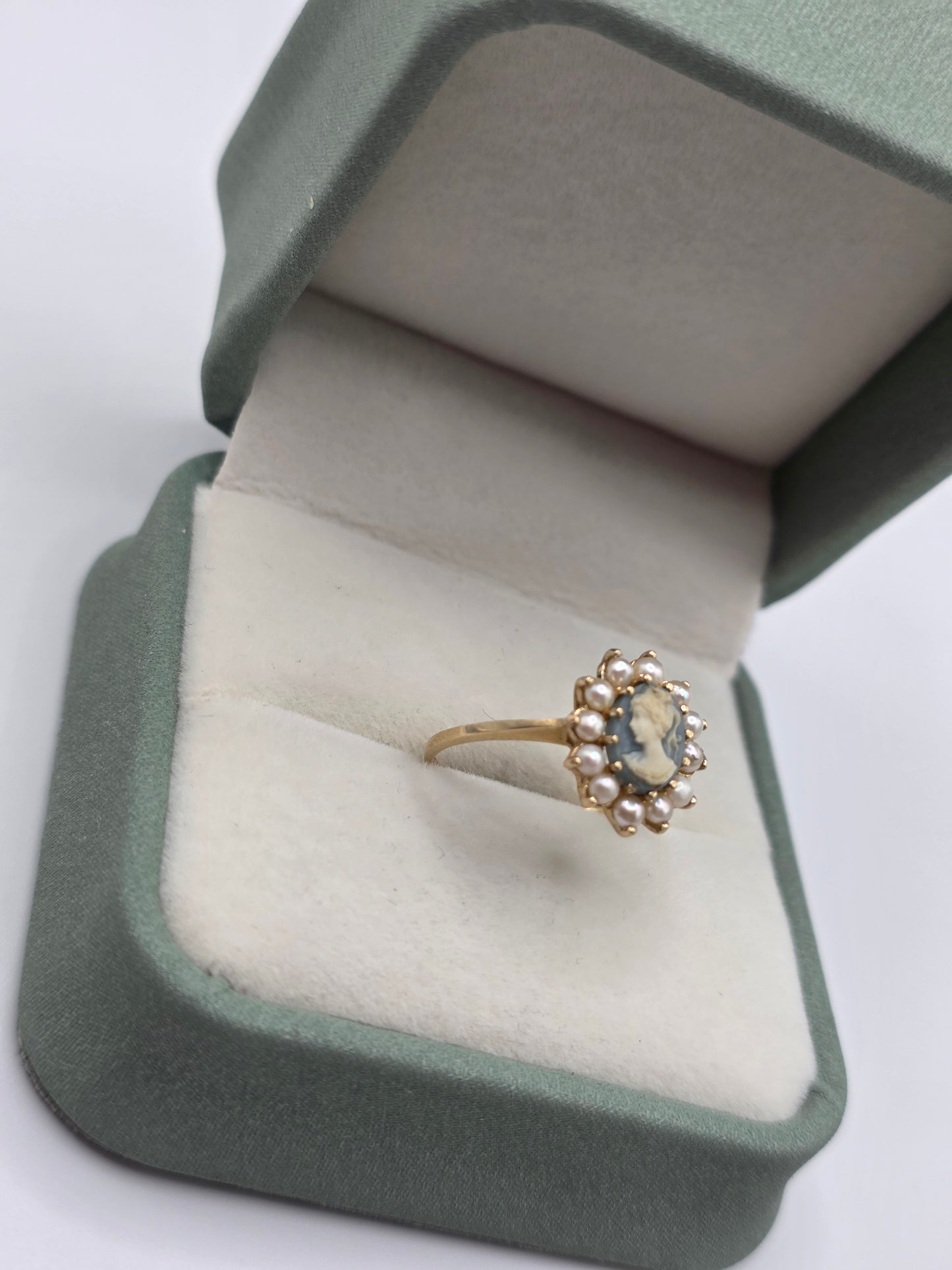 9ct gold limoge and pearl ring