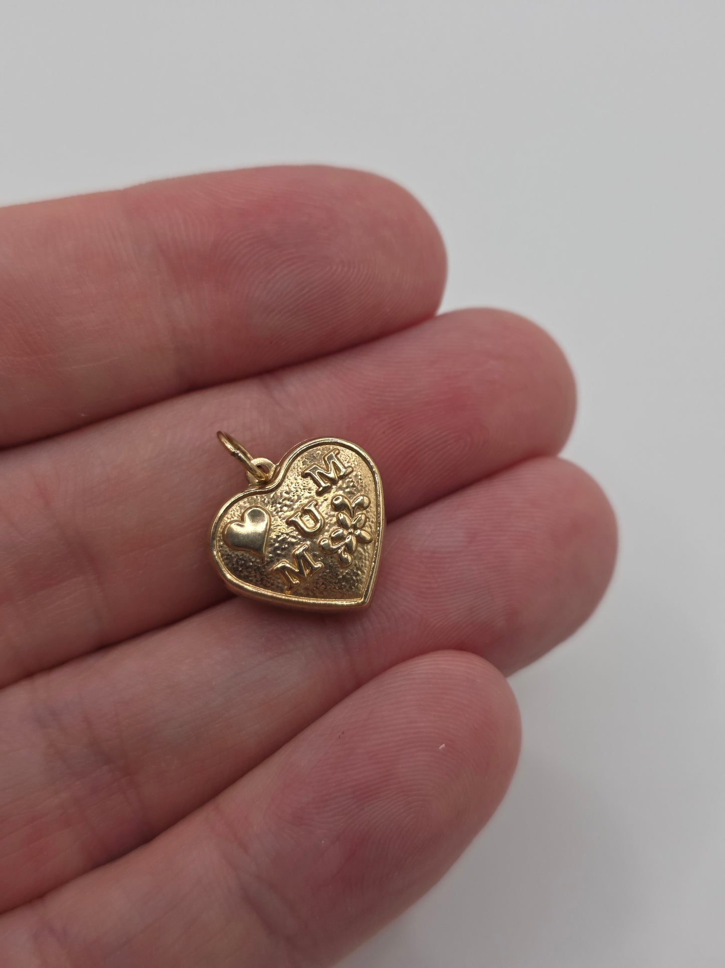 9ct gold Mum locket