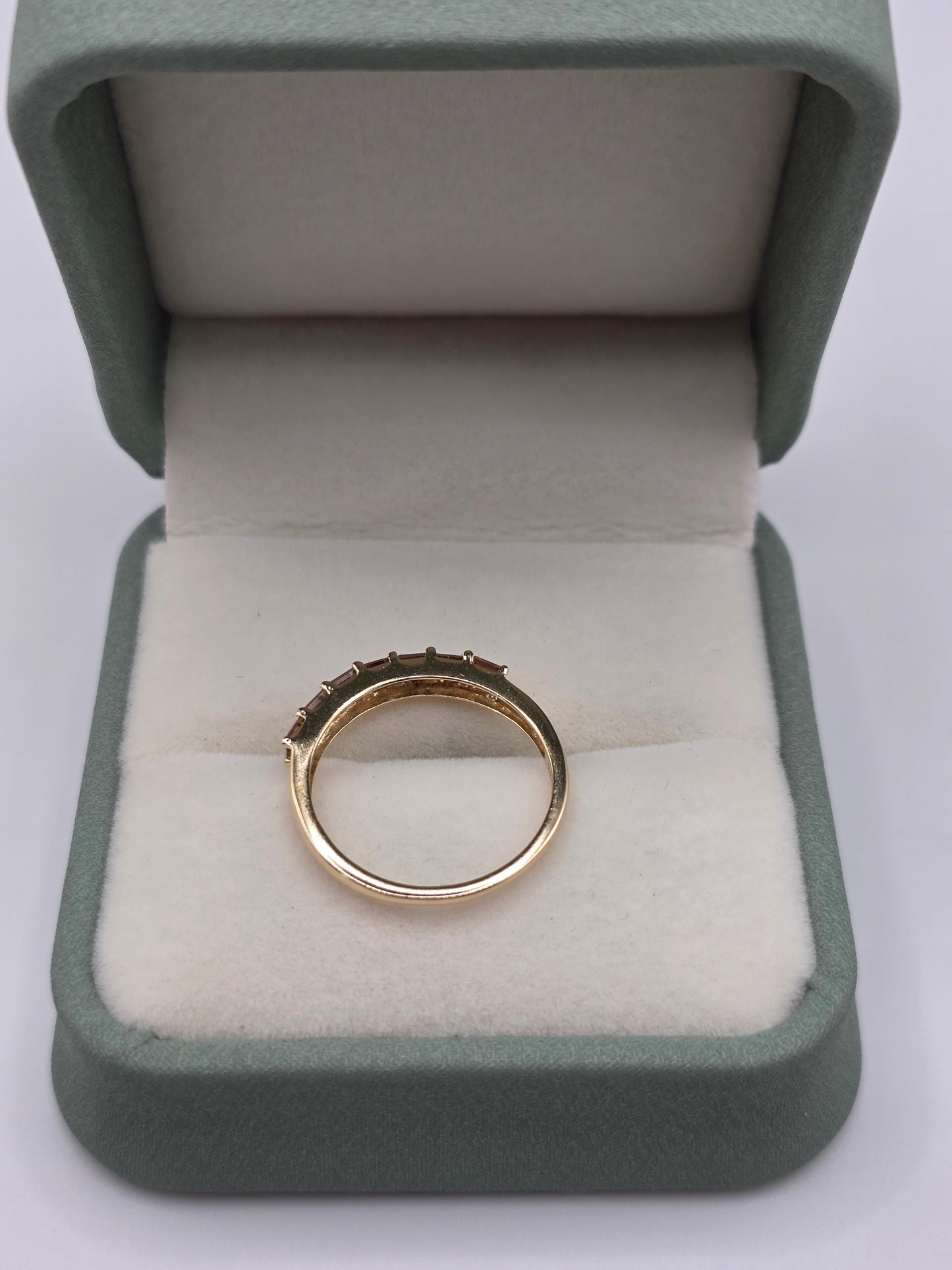 9ct gold quartz ring